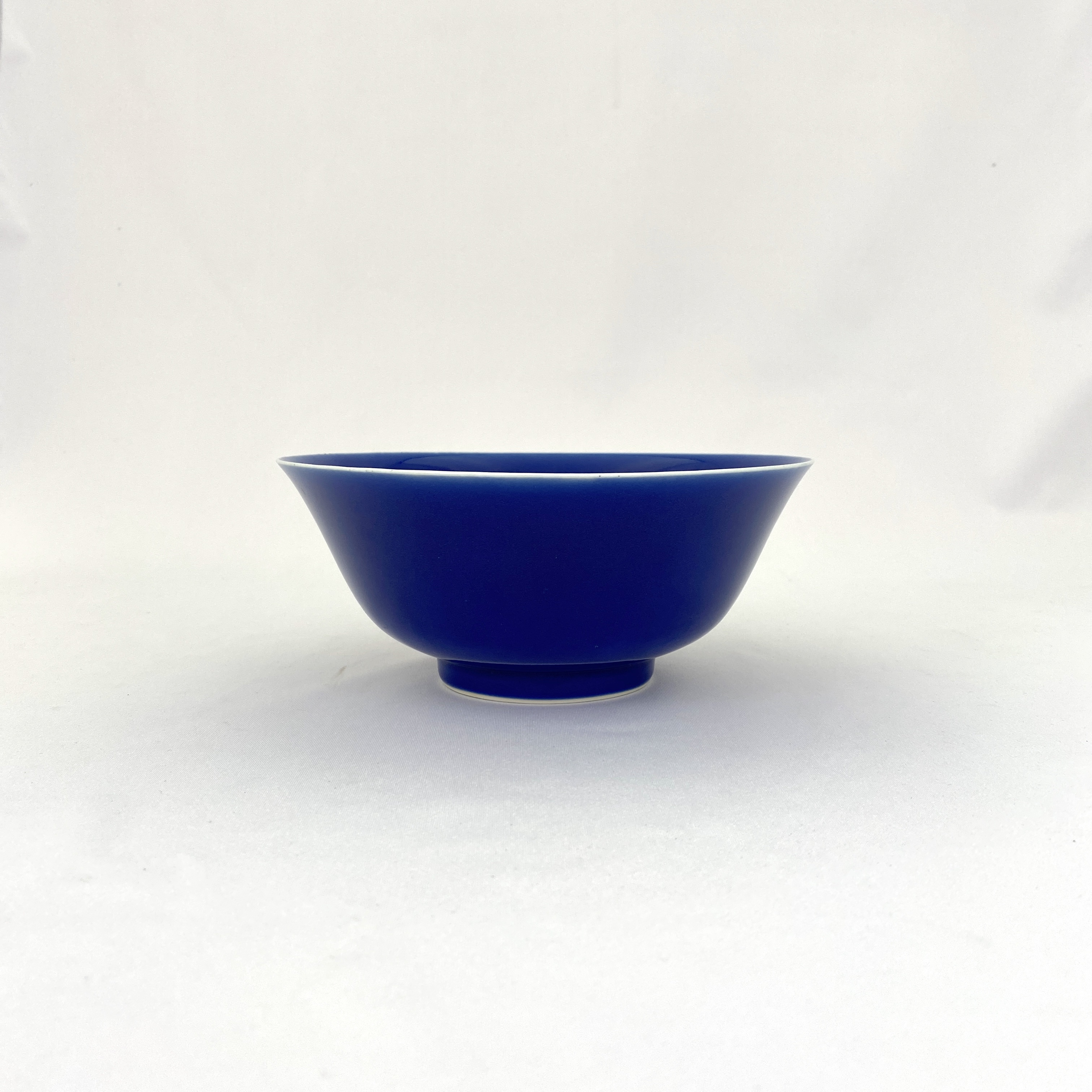10258	清嘉慶「大清嘉慶年製」款 霽藍釉 碗