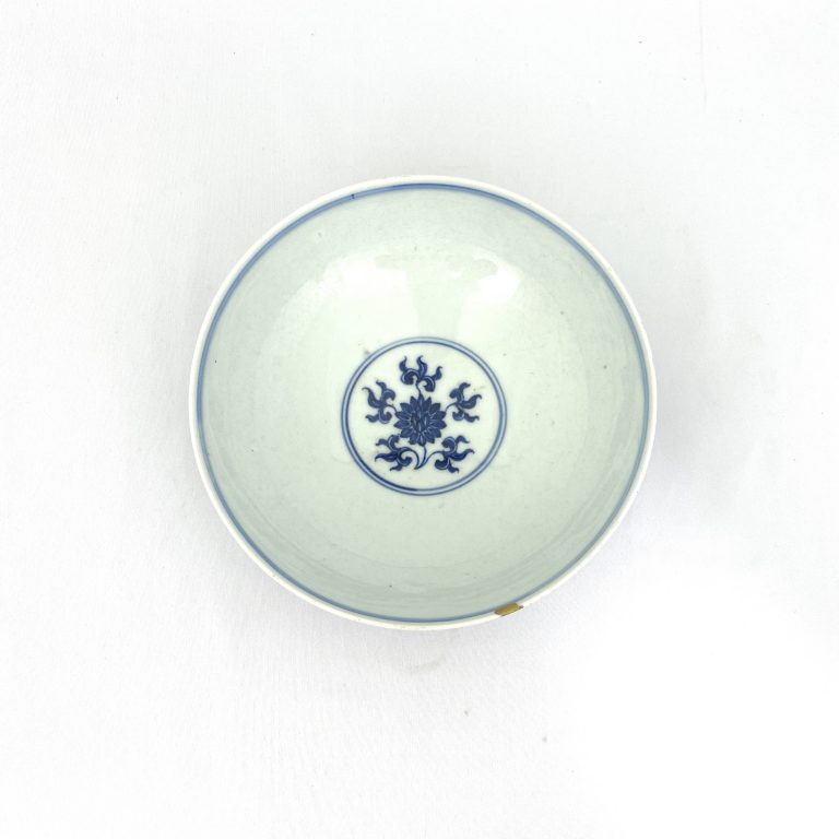中国 大清康煕年製 青花蓮花文 透蛍手蓋茶碗 M R5197 期間限定お得な