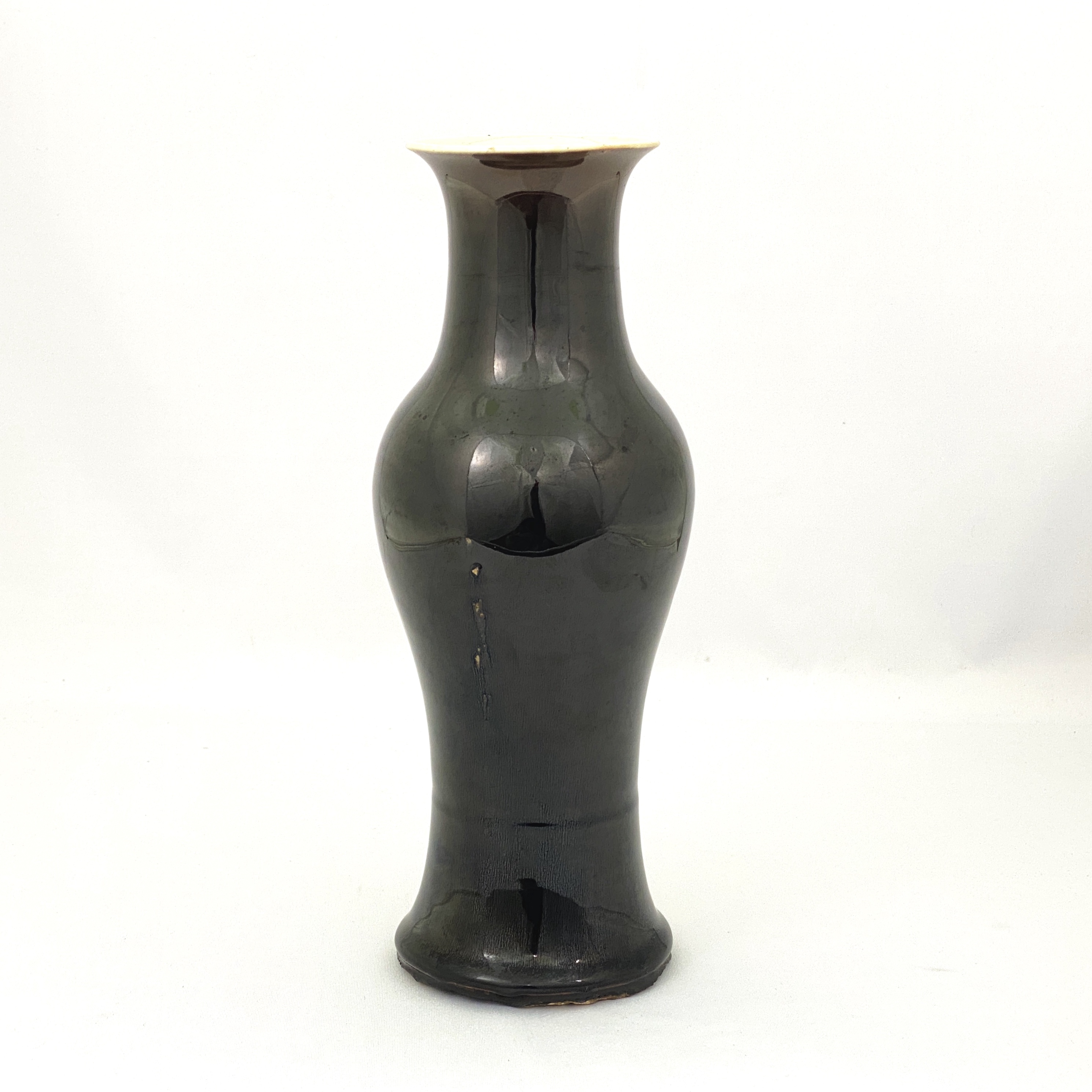 20114	「大清康煕年製」款 黒釉 瓶