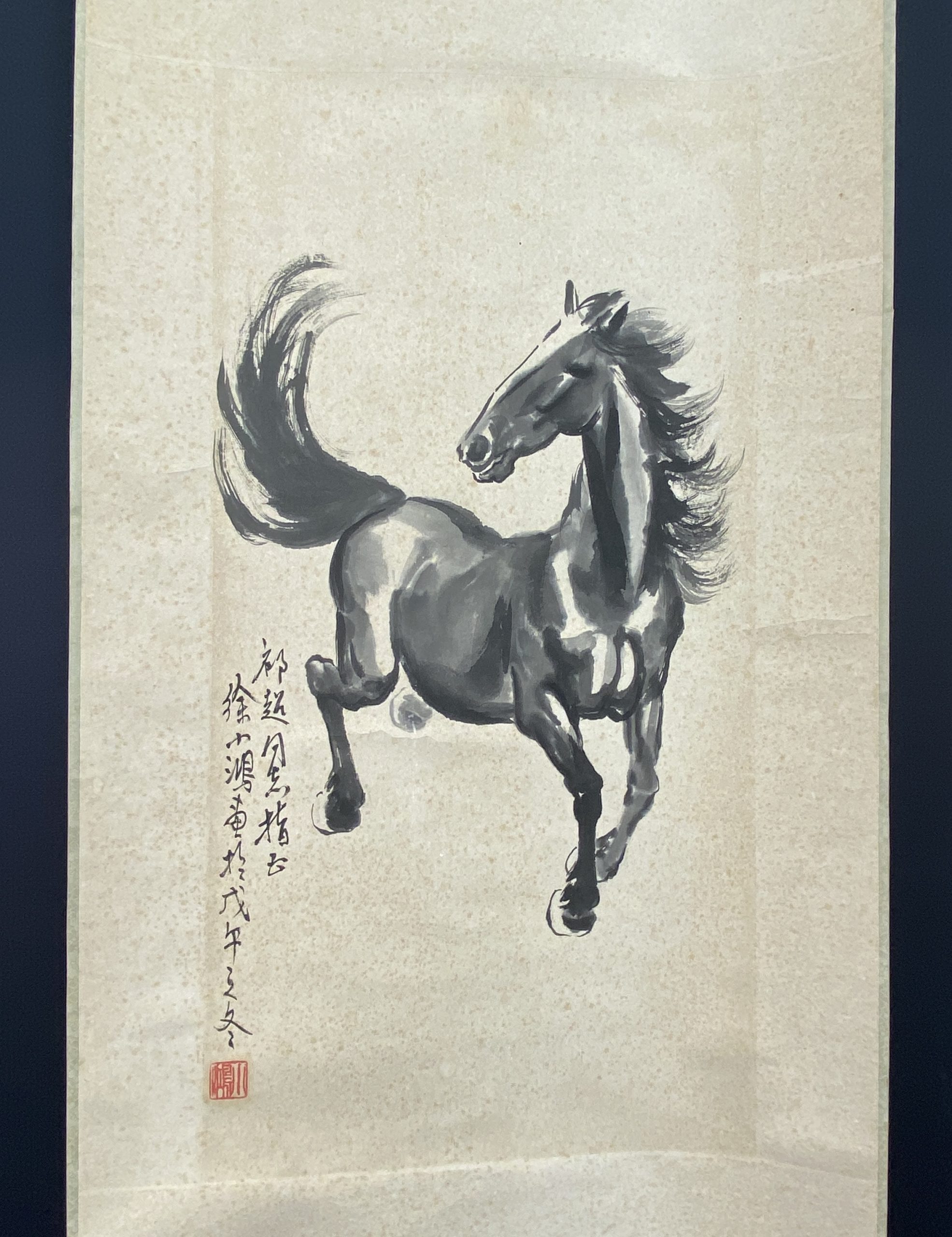 30572	「徐小鴻」画 馬図 軸	67×34cm