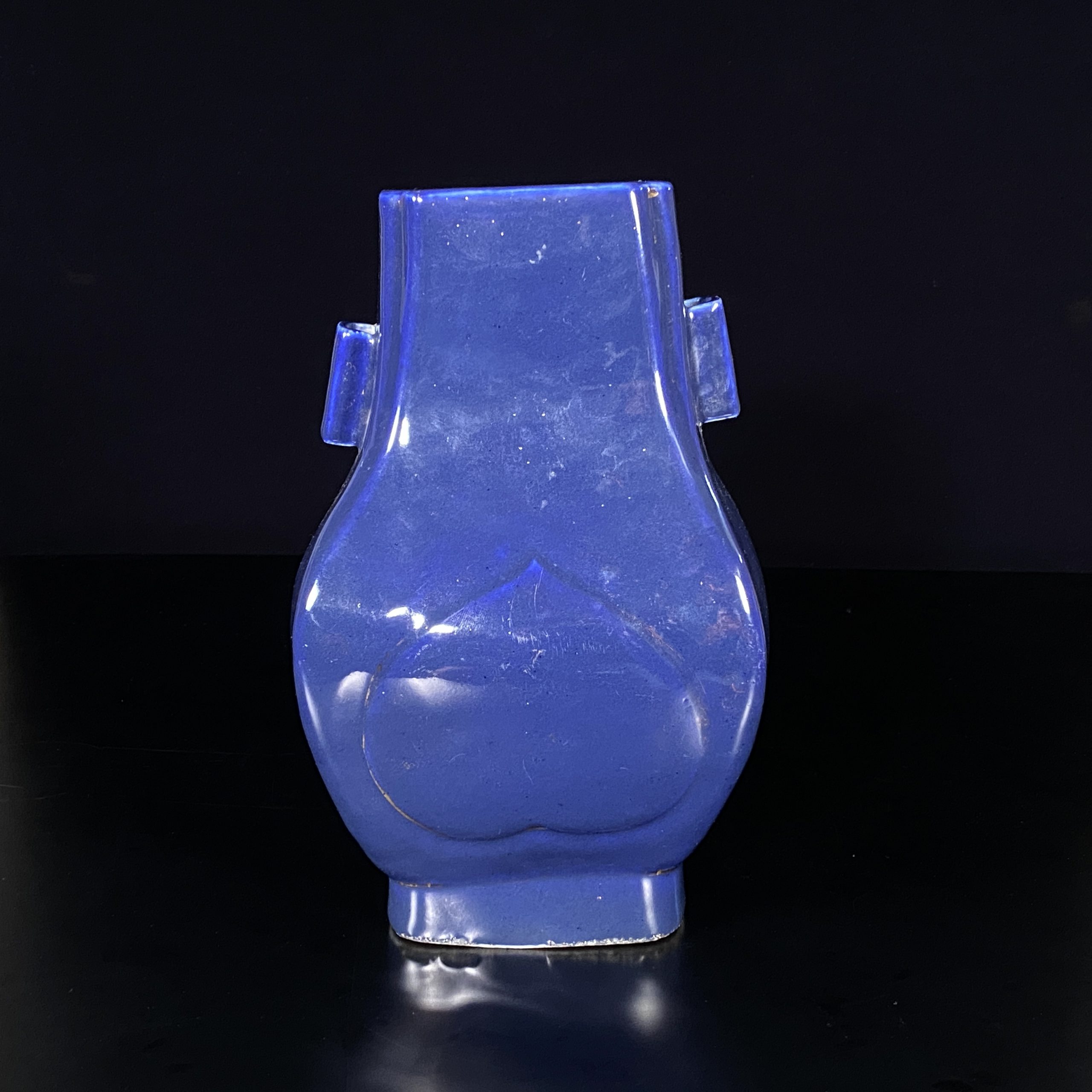20296	「乾隆年製」款 霽藍釉金彩 貫耳瓶