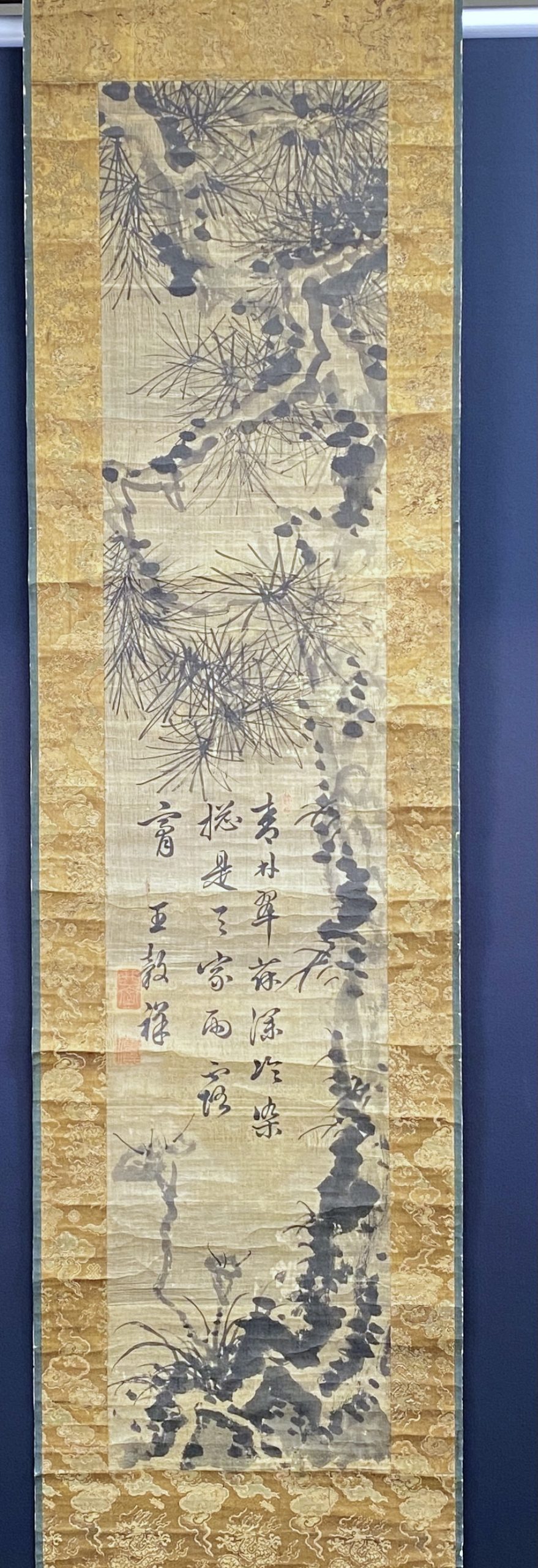 20625	「王殻祥」画 老松図 軸	143×29.5㎝