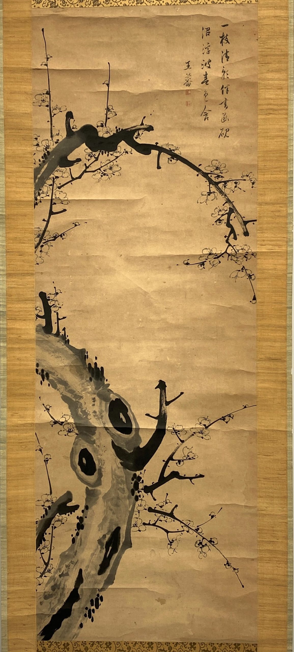 23652	「王蕃」画 墨梅図 軸	100×35.5㎝