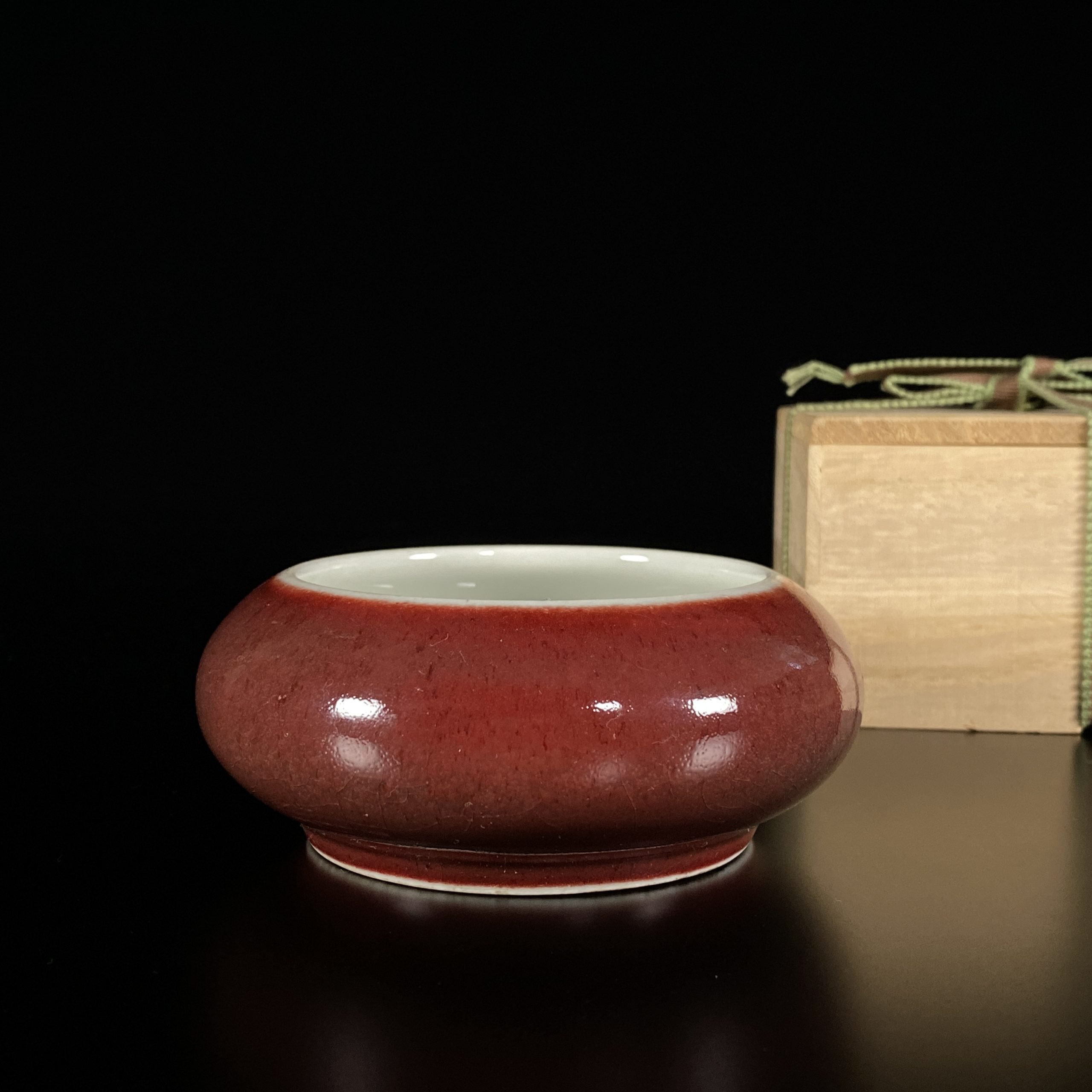24533	「大清康煕年製」款 豇豆紅釉 水盂
