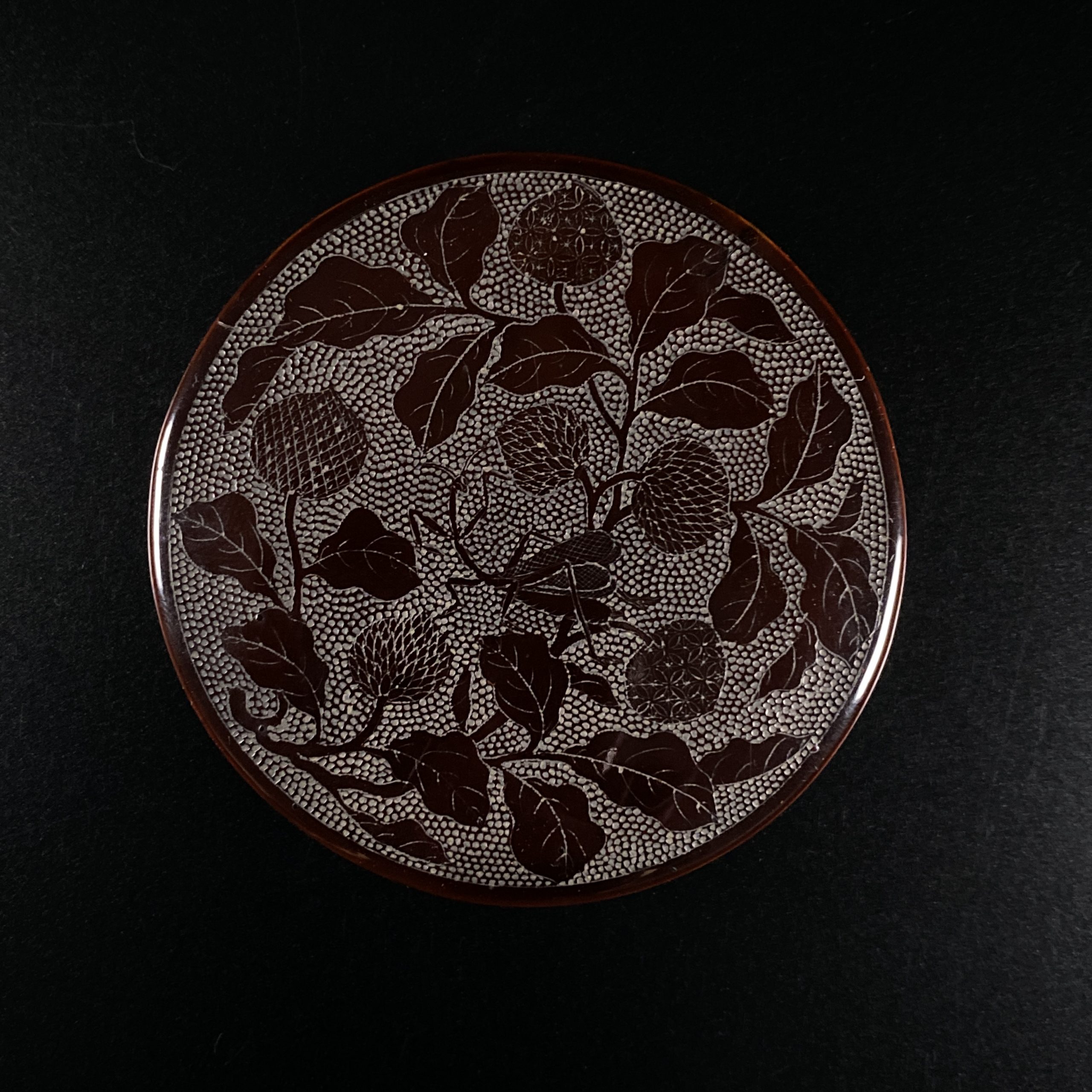 25135	清 黒漆 刻花虫紋 圓盒