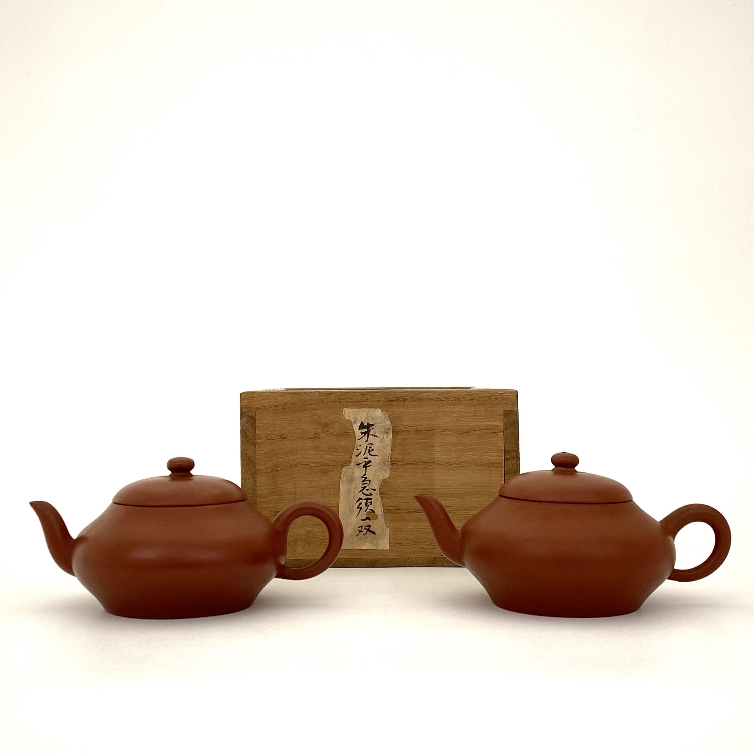 25081	清「孟臣」造 朱泥 茶壺 一対