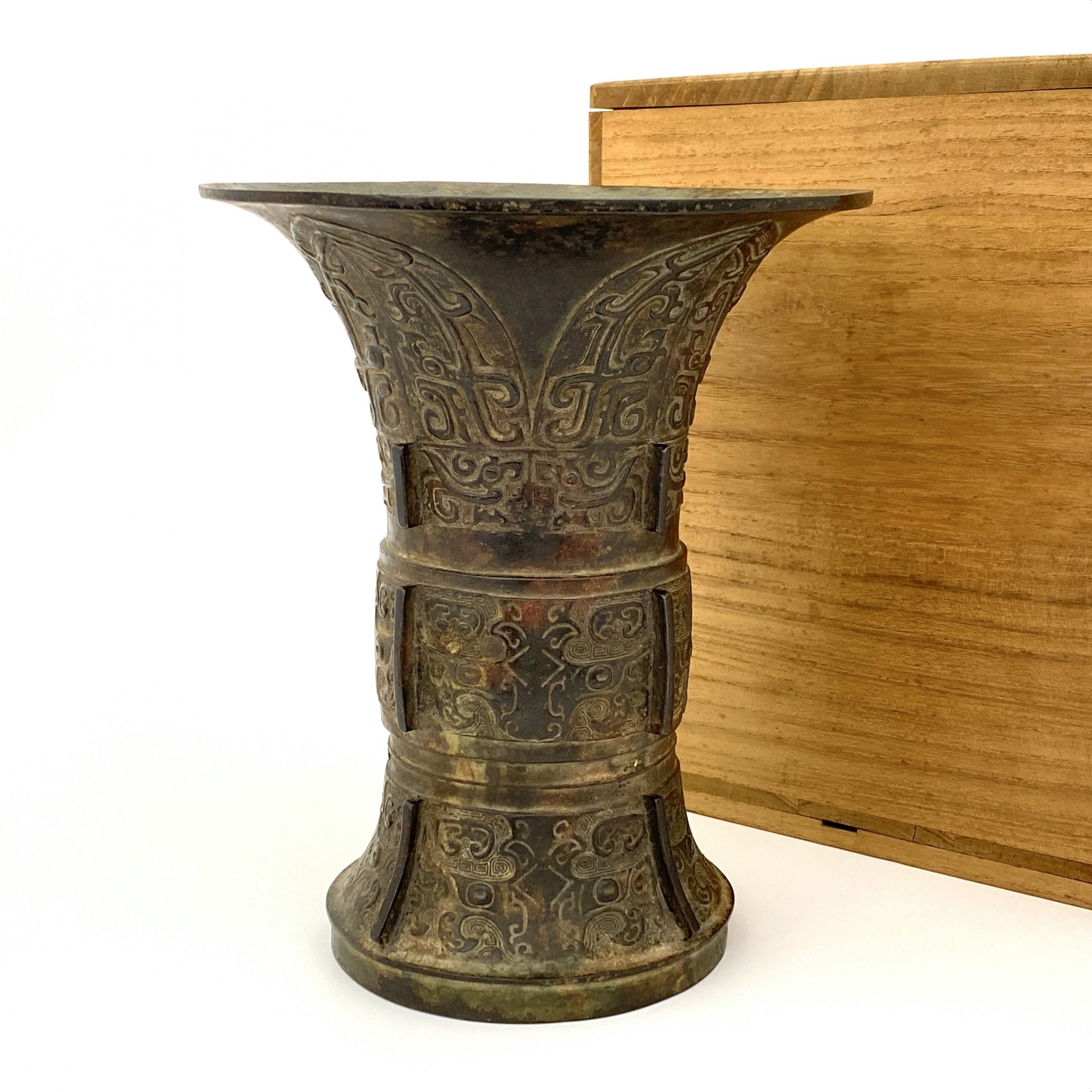 27119	明或早期 銅 饕餮文字紋 瓶