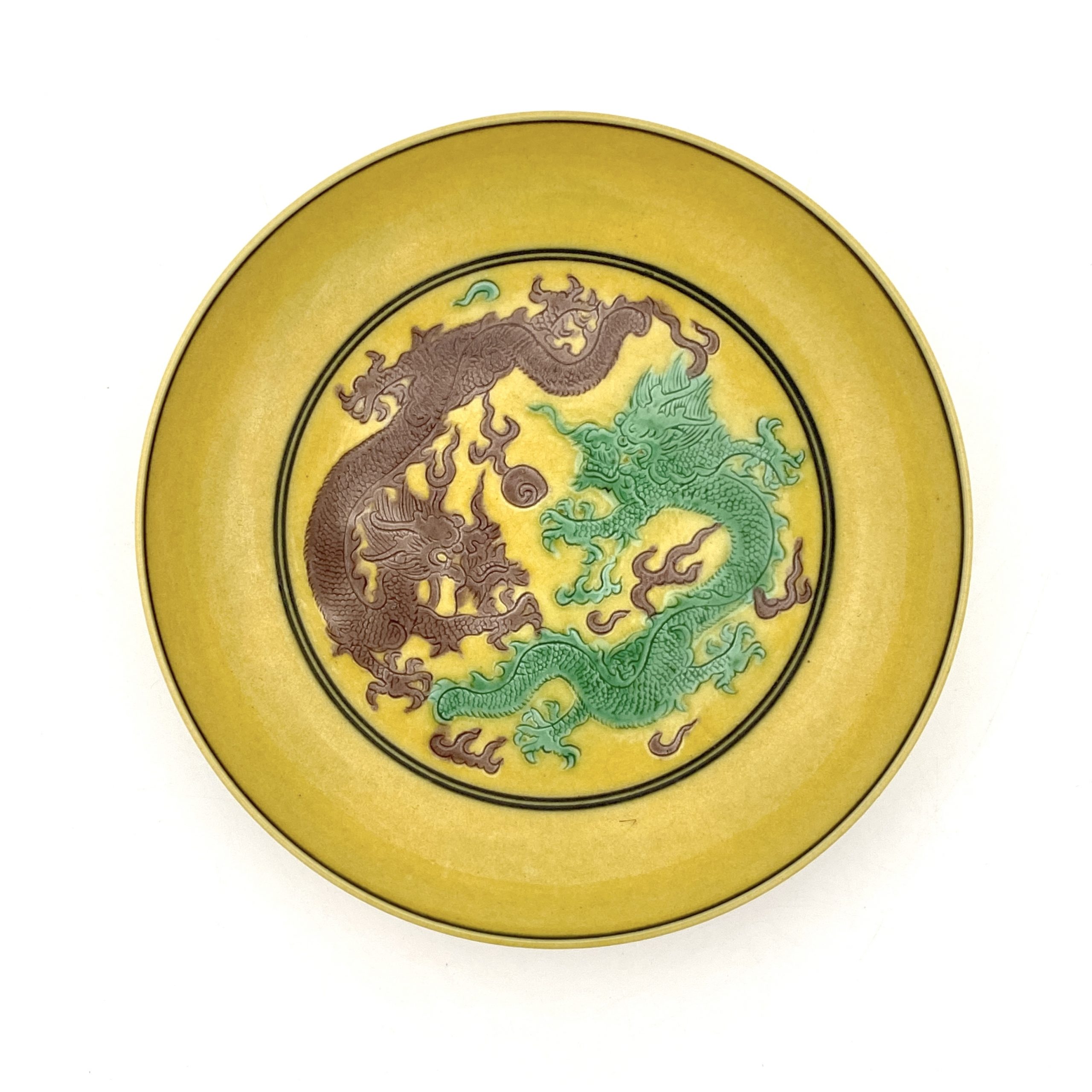 27043	清「大清光緒年製」款 黄地紫緑彩 雙龍紋 盤