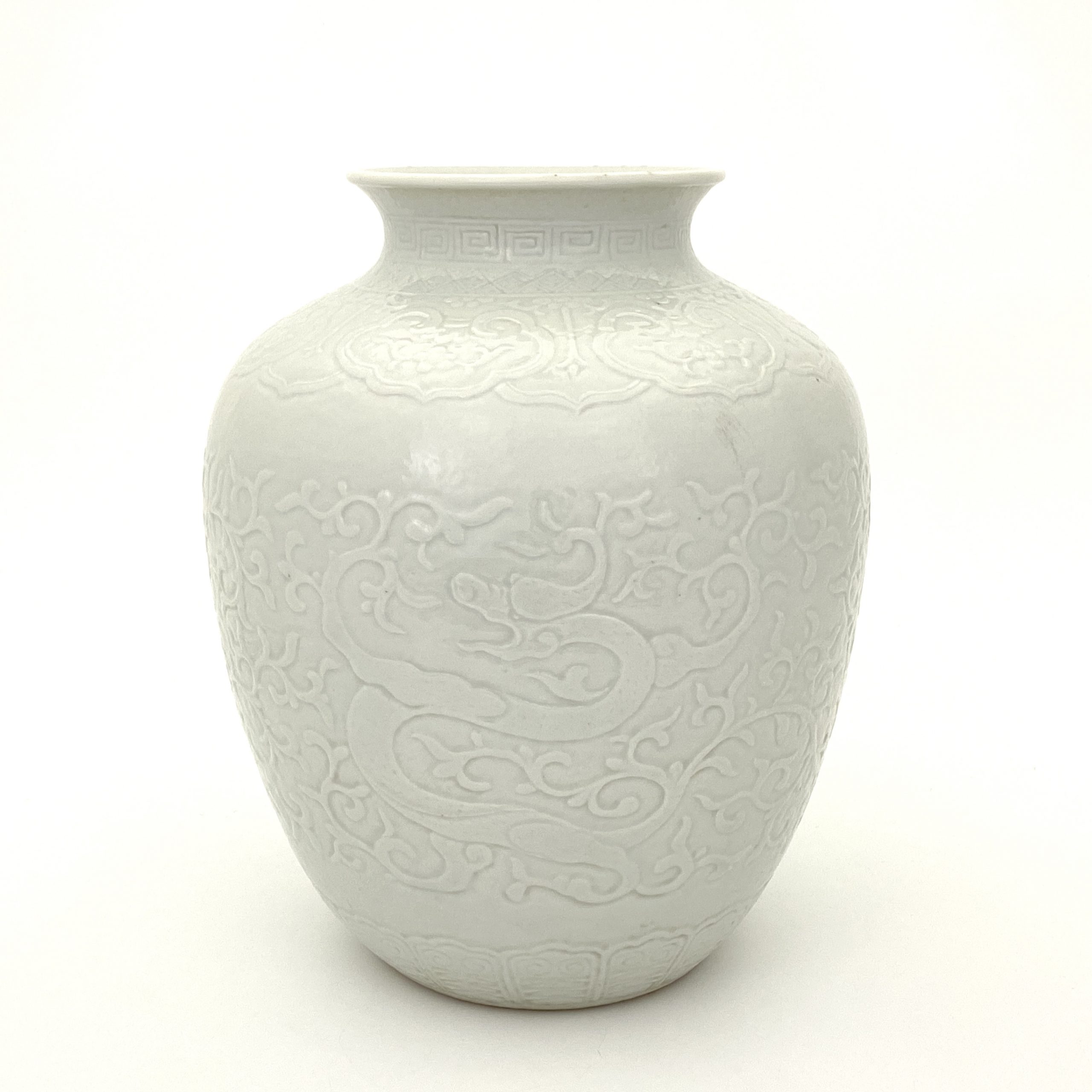 27061	清十七/十八世紀 白磁浮雕 花龍紋 瓶