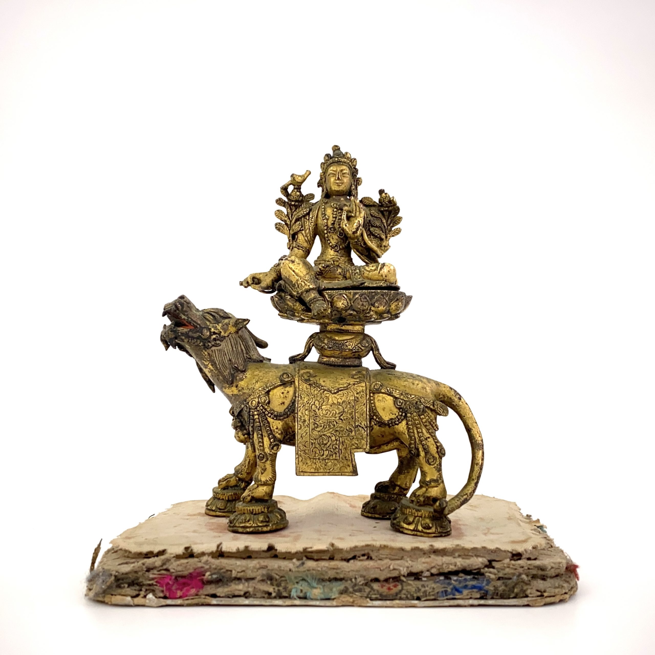 30017	十七/十八世紀 銅鎏金 騎獅子緑度母像　426g