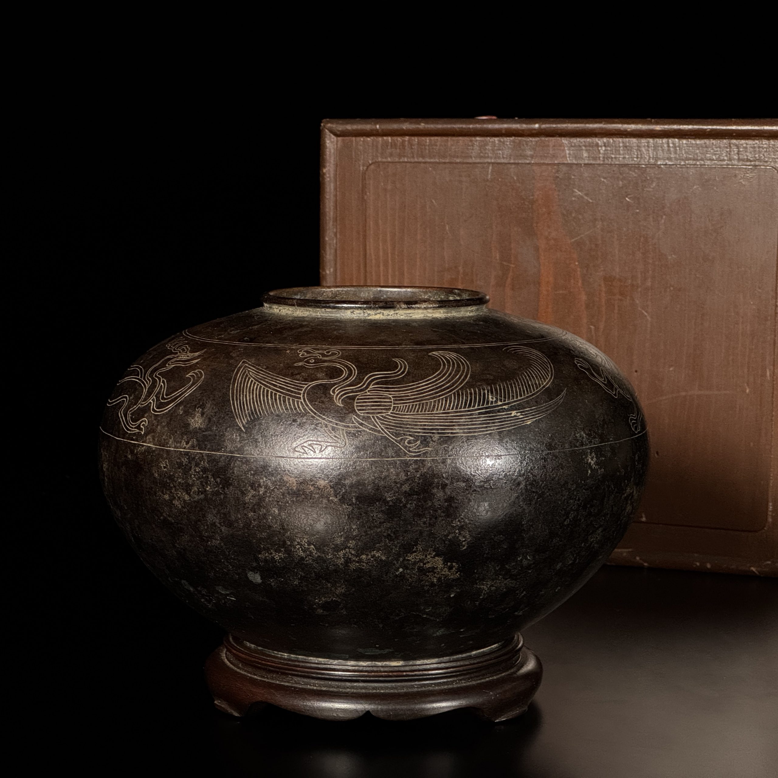 34159	「李王家美術工場」造 銅 刻四神獣紋 瓶
