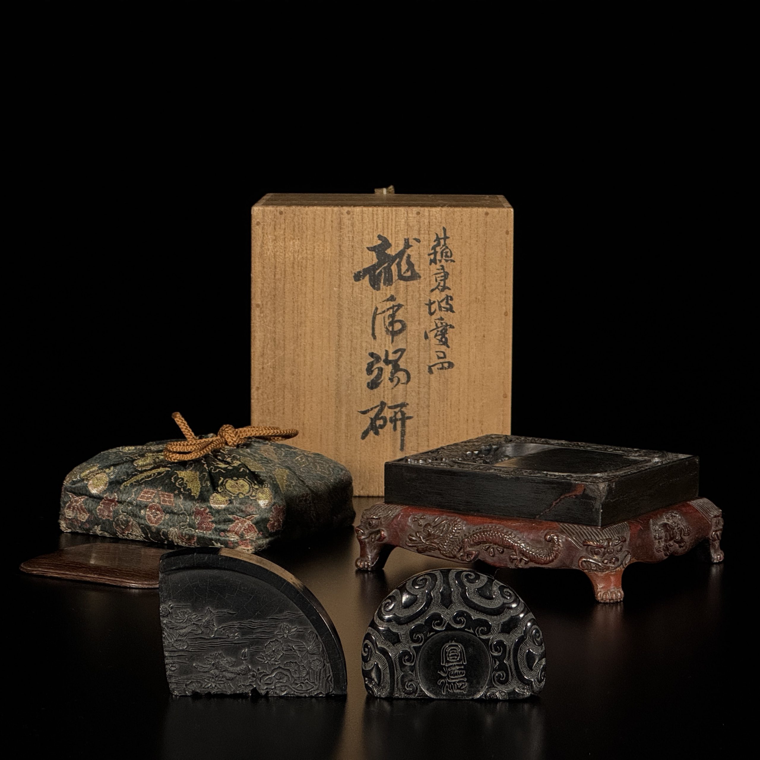 34219	古端渓 龍虎紋 硯等 計3件