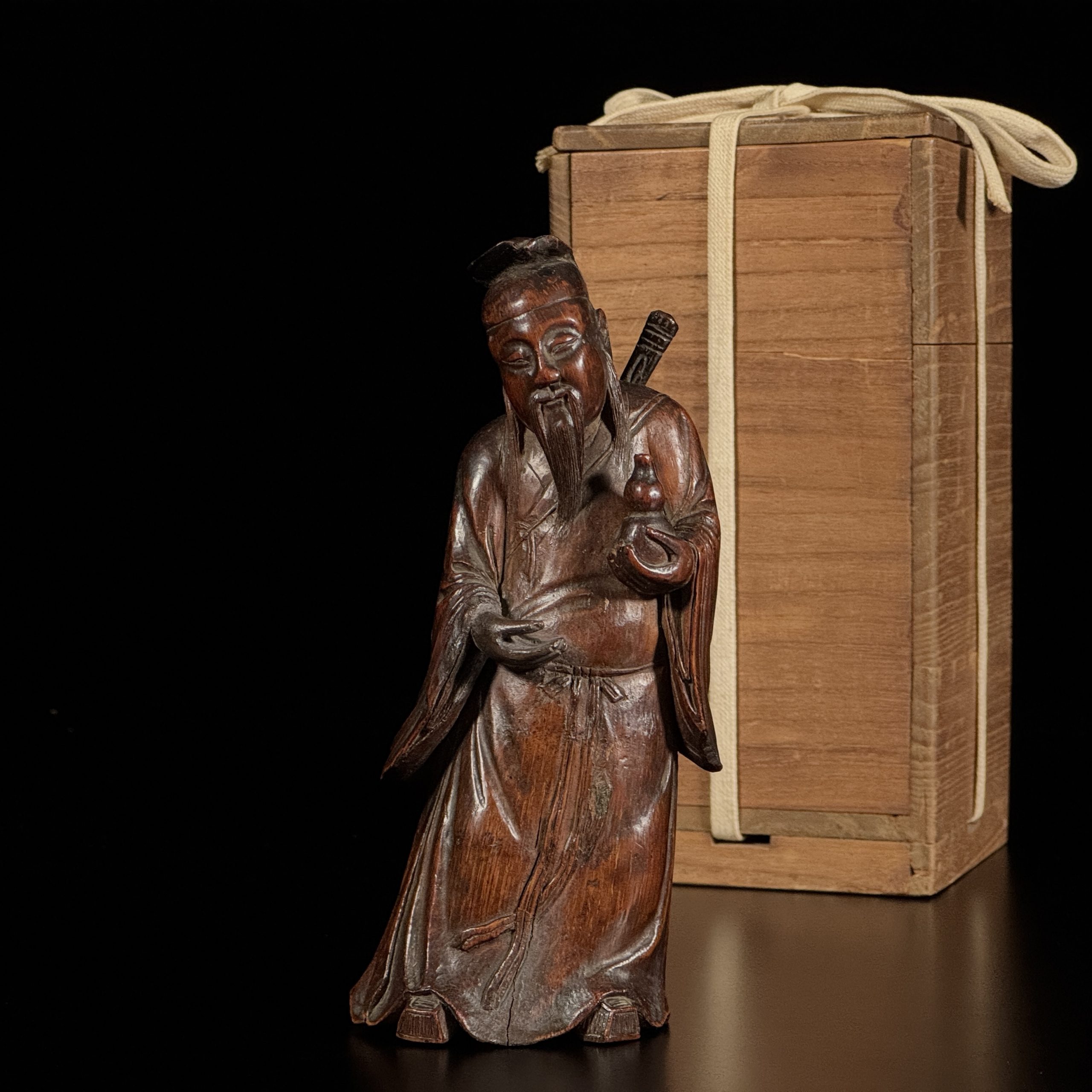 34221	明 竹雕 人物立像