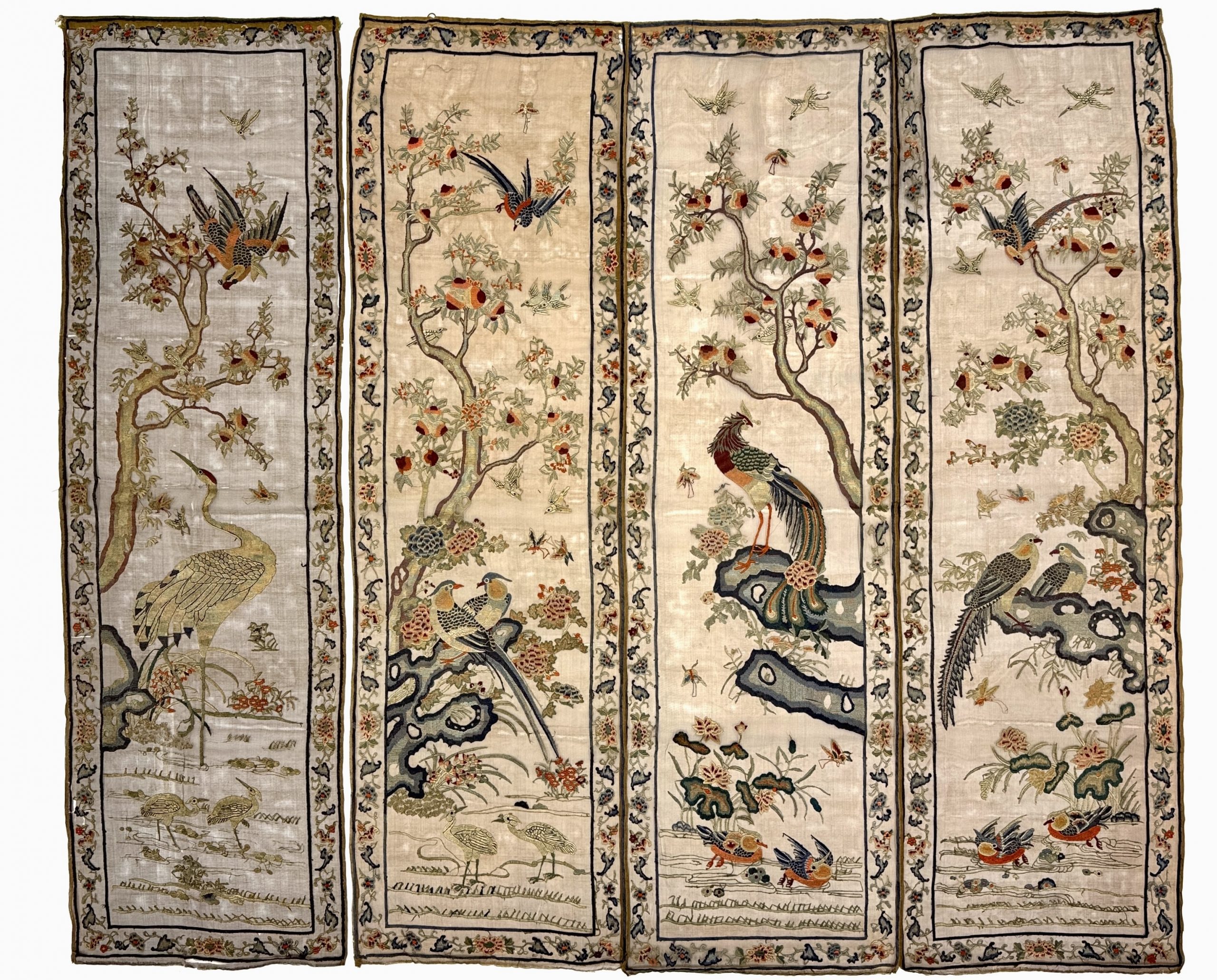 34287	清中期 茶地刺繍 花鳥紋 掛屏	164×192㎝
