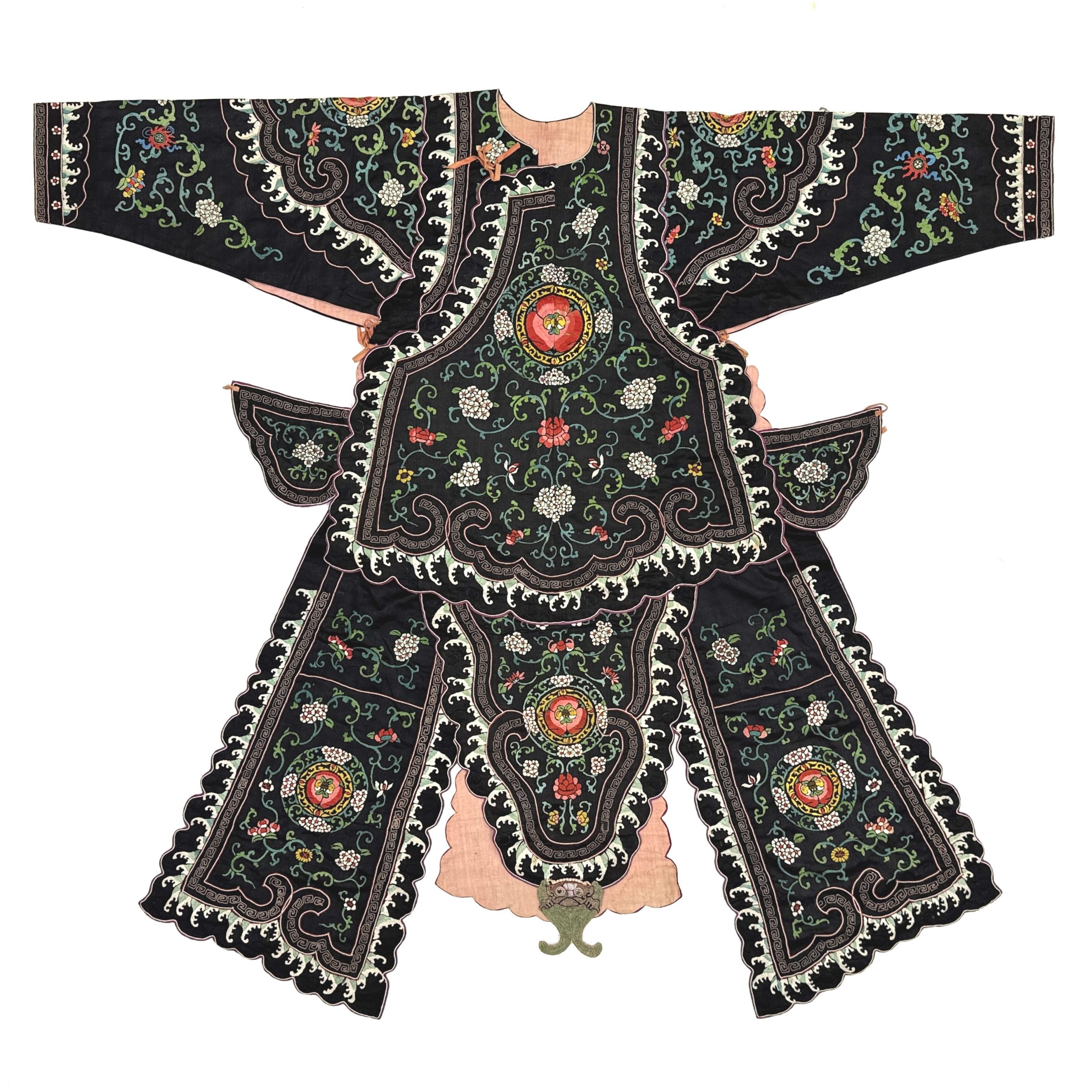 34288	1820～1860 黒地刺繍 京劇衣装	136×162㎝
