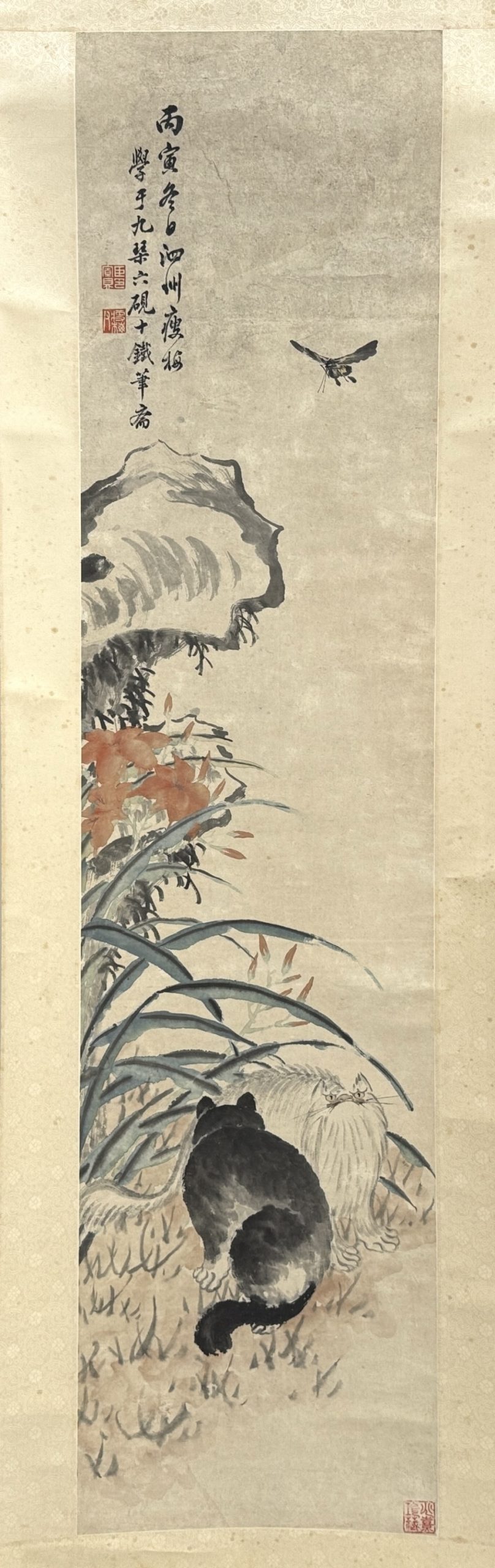 34385	在銘 岩猫蝶図 軸	139×33㎝