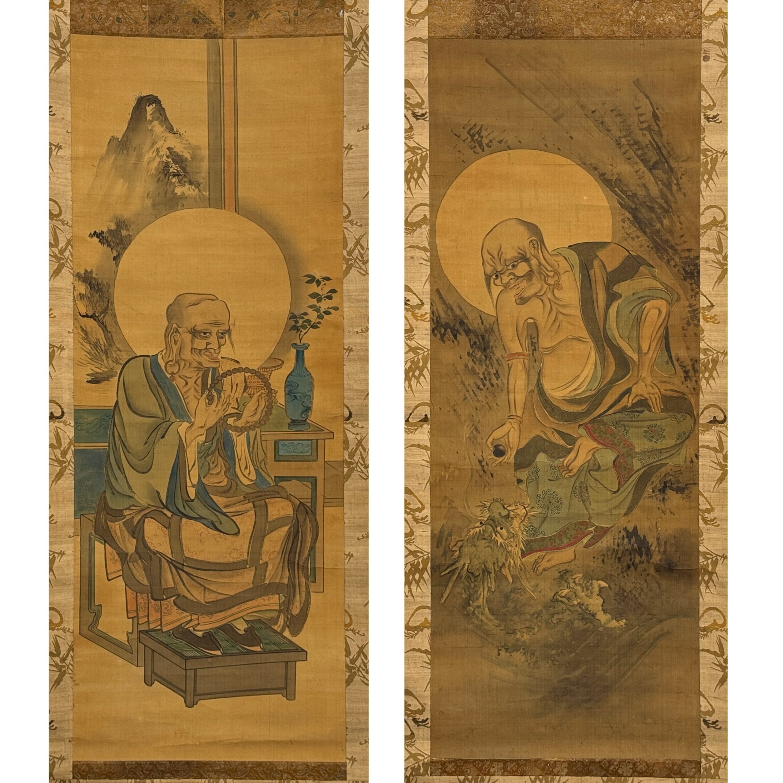 34393	羅漢図 軸 一対	111×41.5㎝