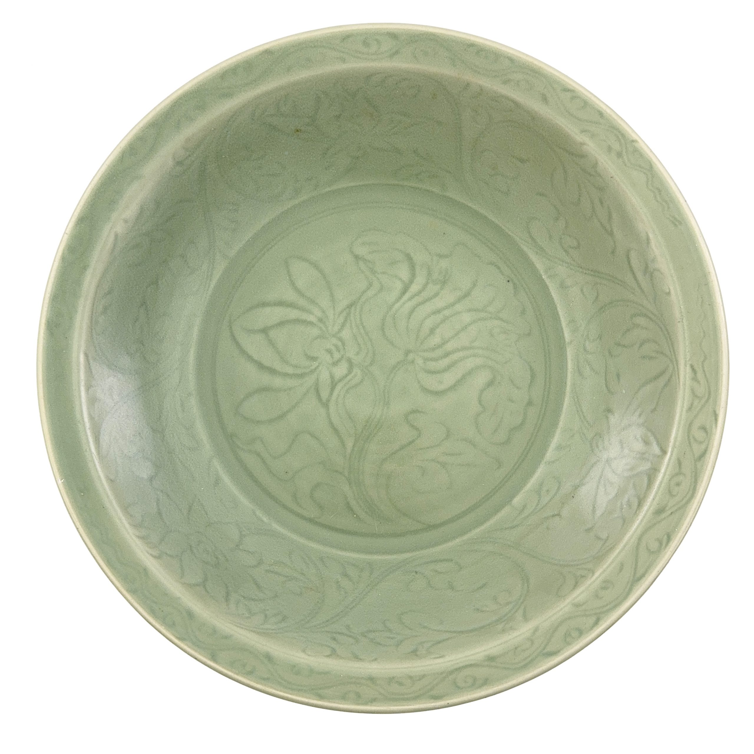 35107	明 龍泉窯 刻花紋 大盤