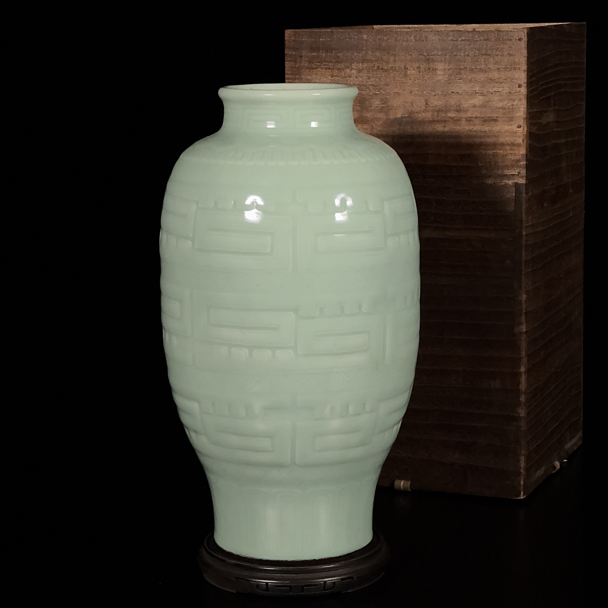 35117	清 粉青釉 花紋 瓶