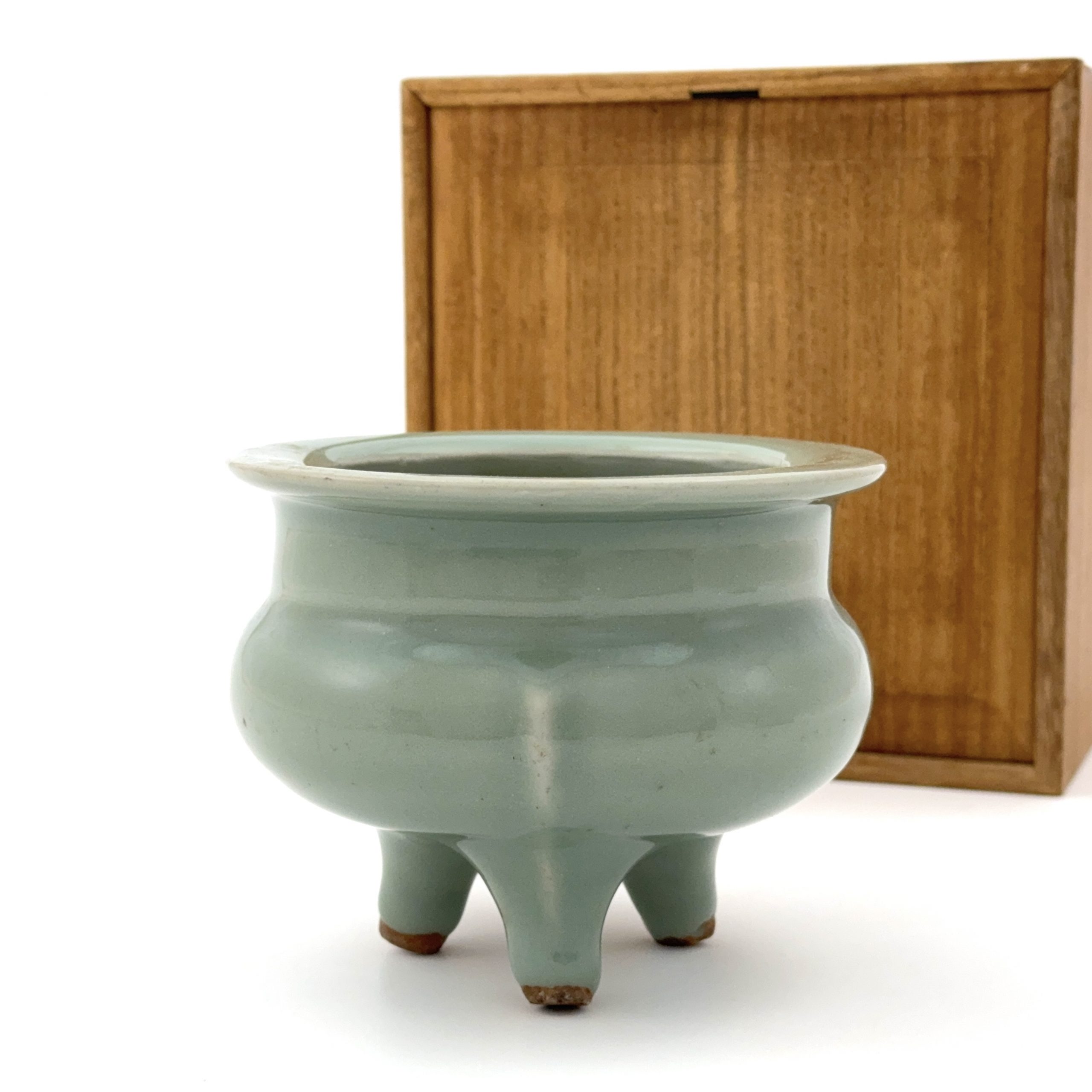 35121	青磁 鬲式爐