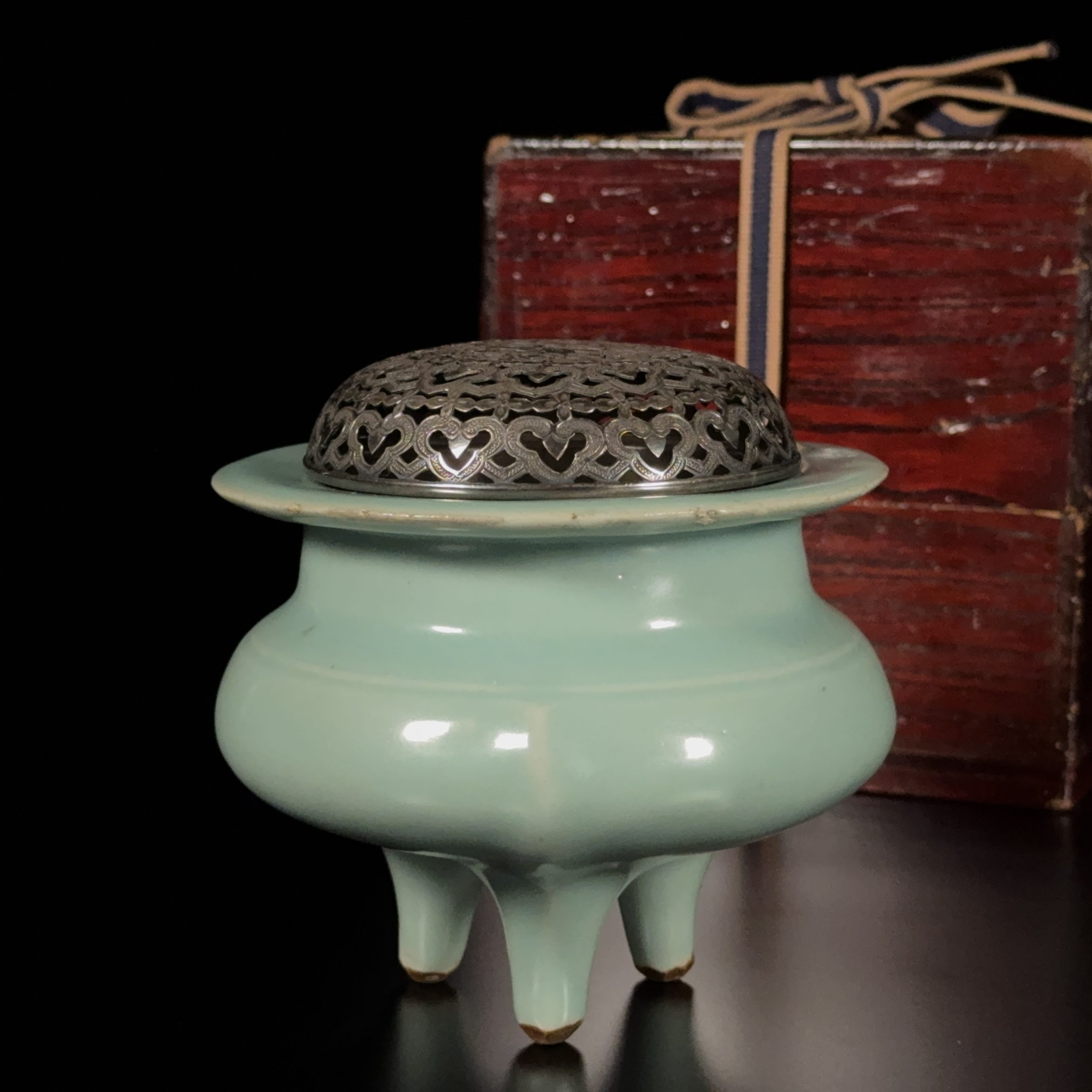 35122	南宋 /元 青磁 鬲式爐