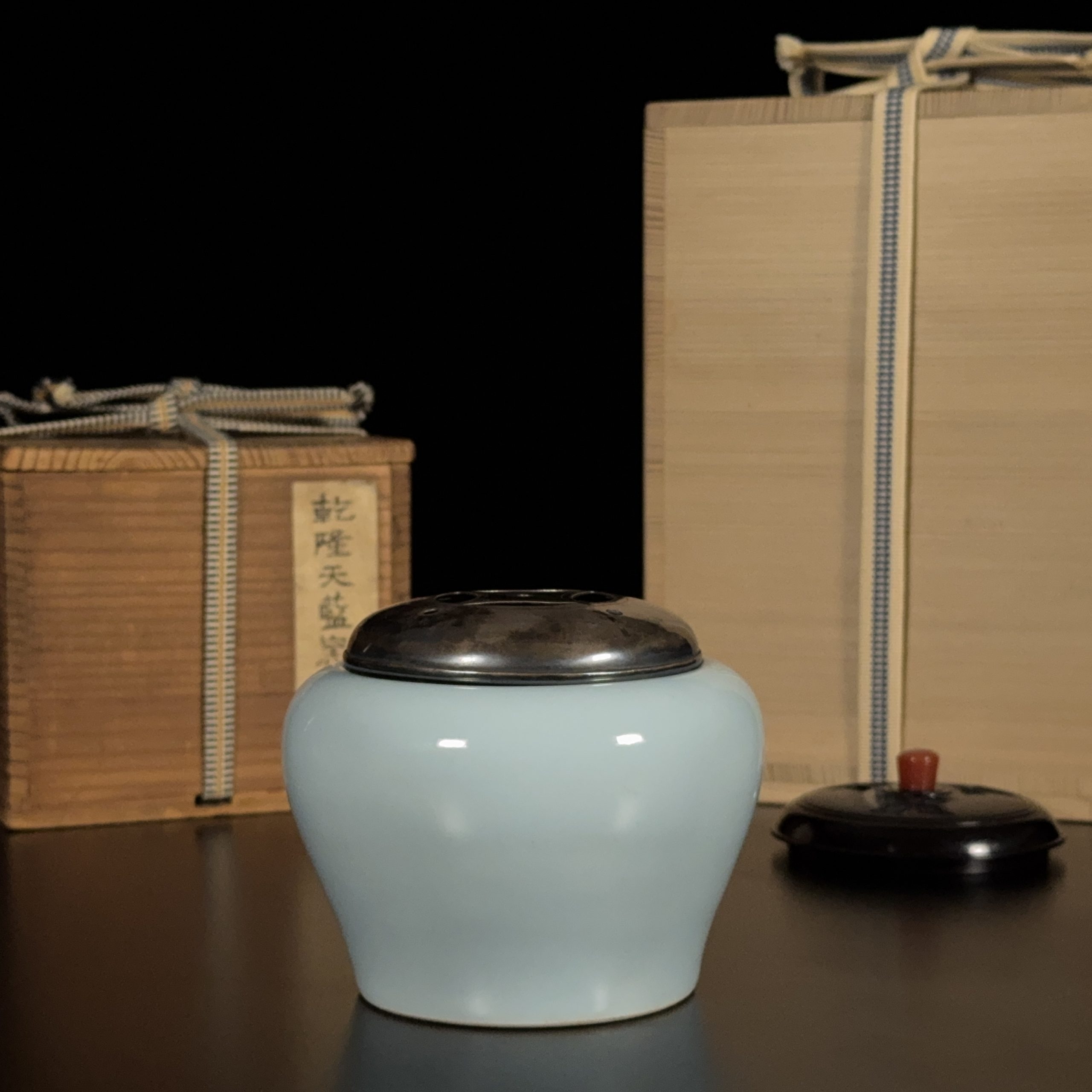 35126	清「大清乾隆年製」款 天青釉 香爐