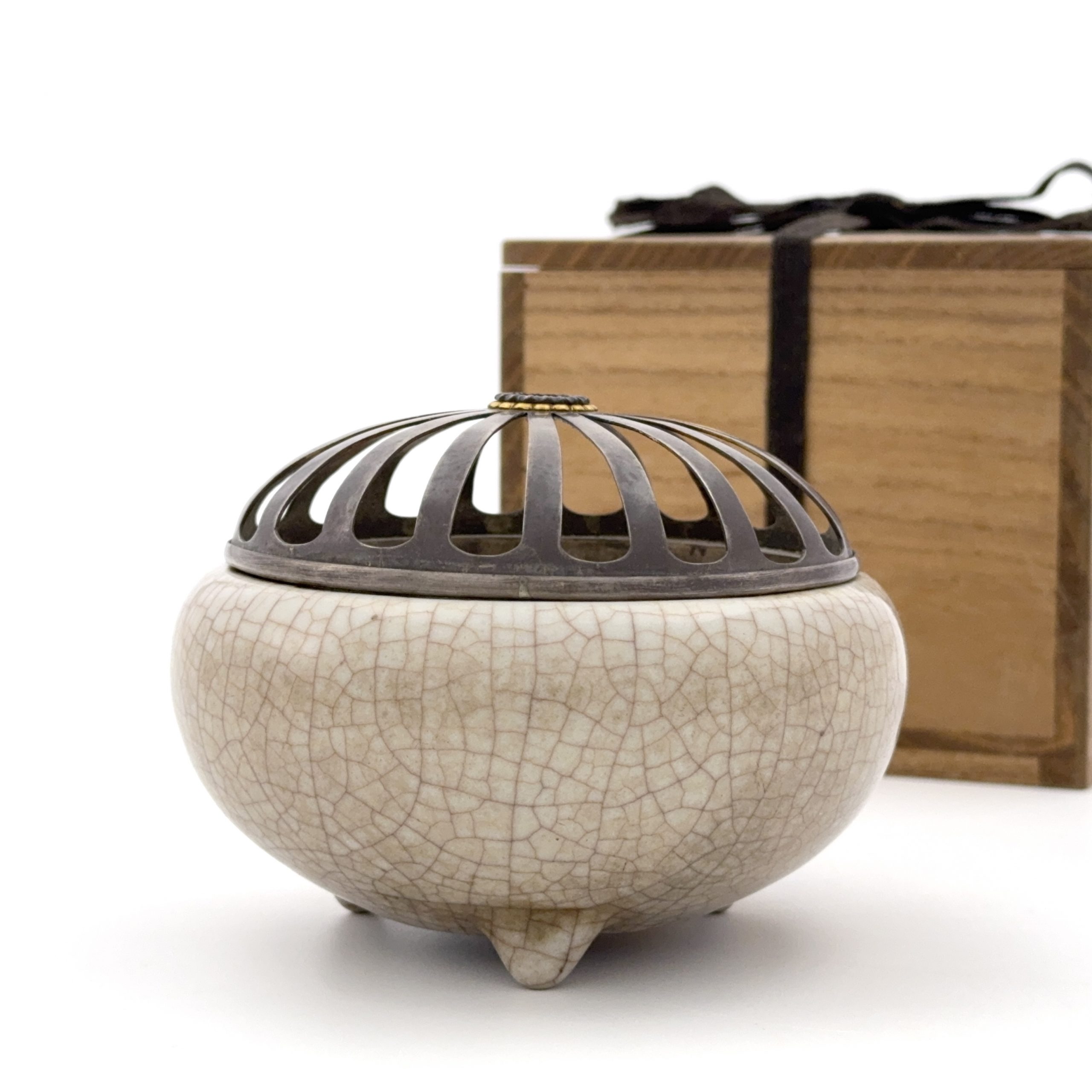 35127	清中期 仿哥窯 三足爐