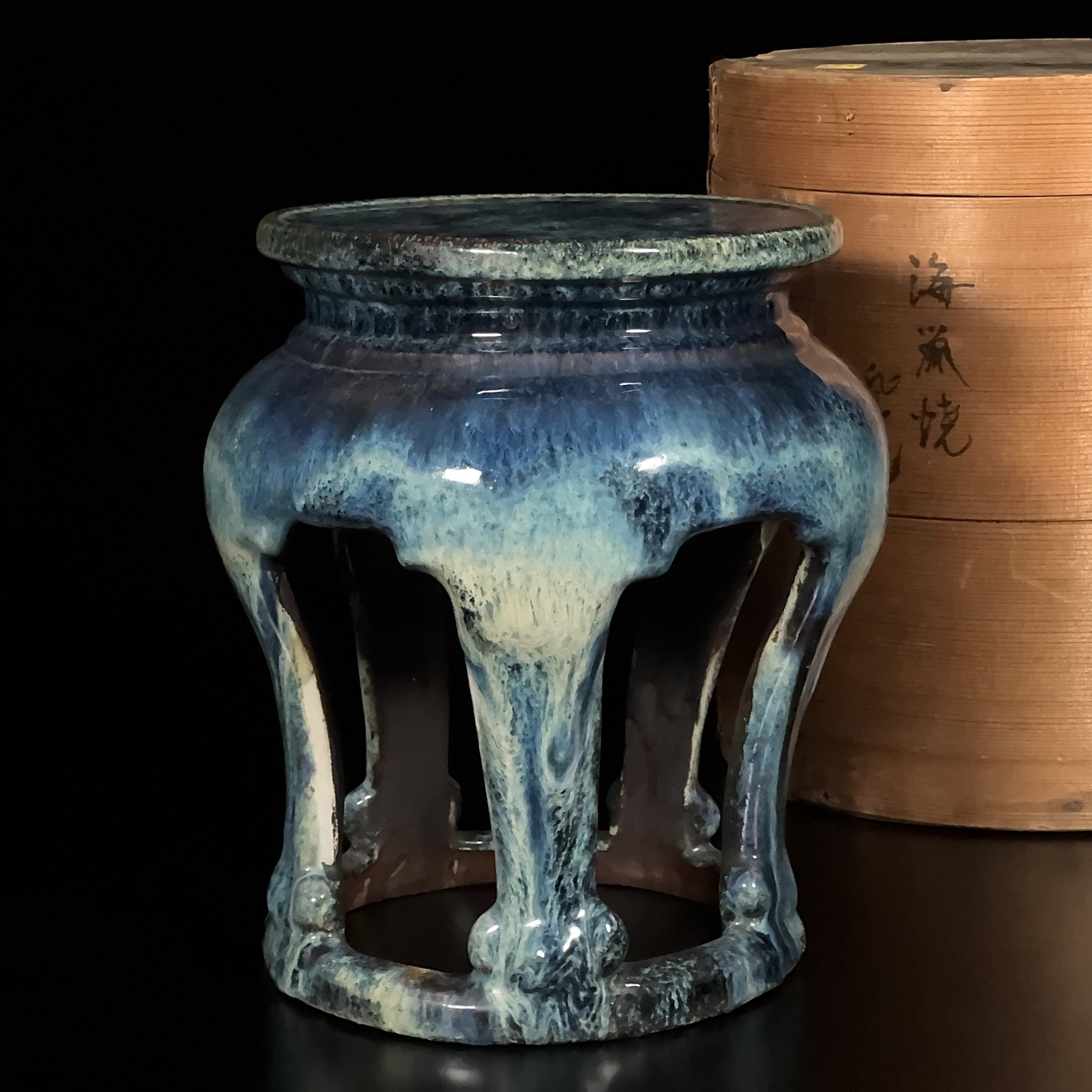 35136	清 海鼠釉 五足桌