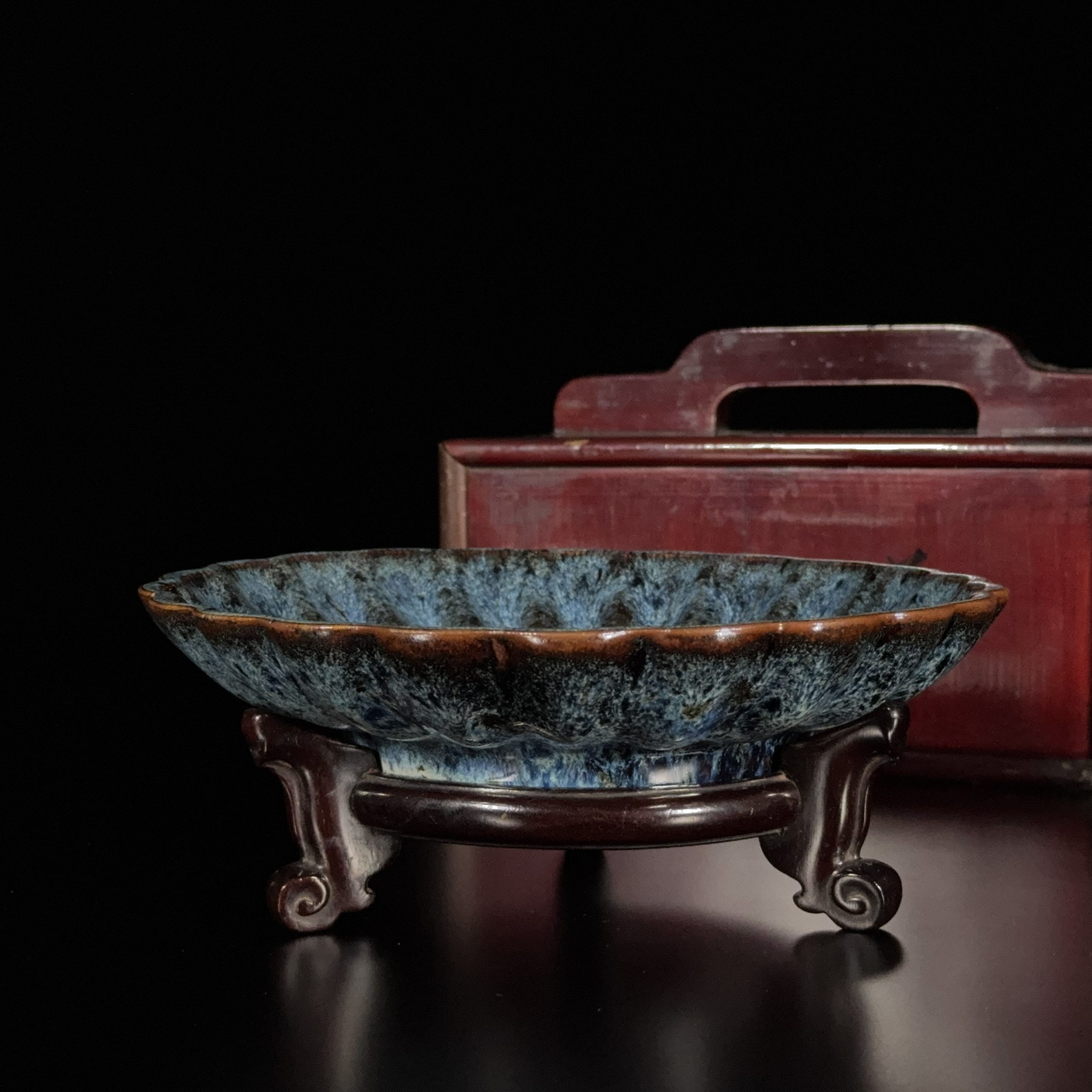 35138	清 海鼠釉 輪花盤