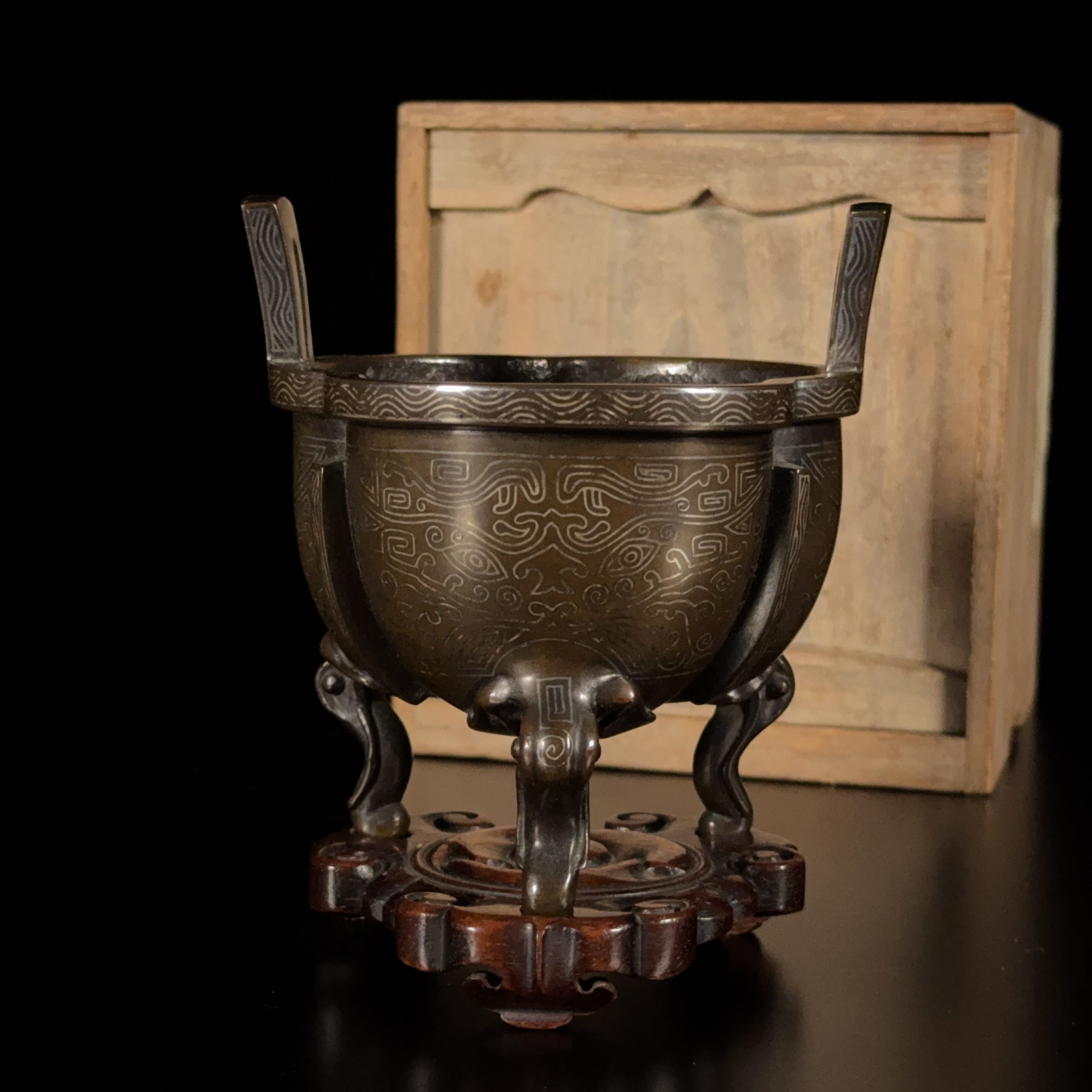 35151	「石叟」款 銅錯銀 饕餮紋 香爐