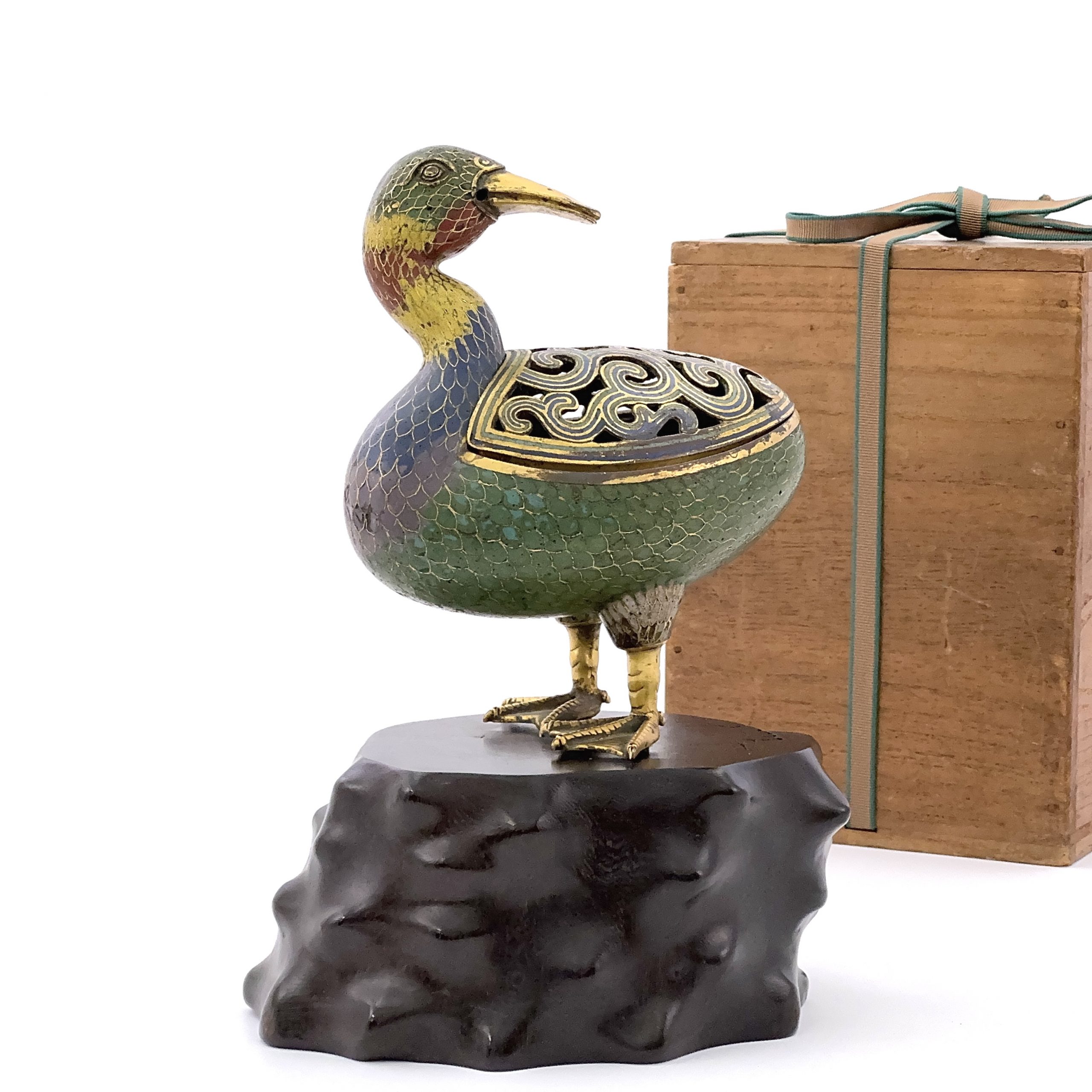 35156	清 銅胎掐絲琺瑯 水鳥形爐