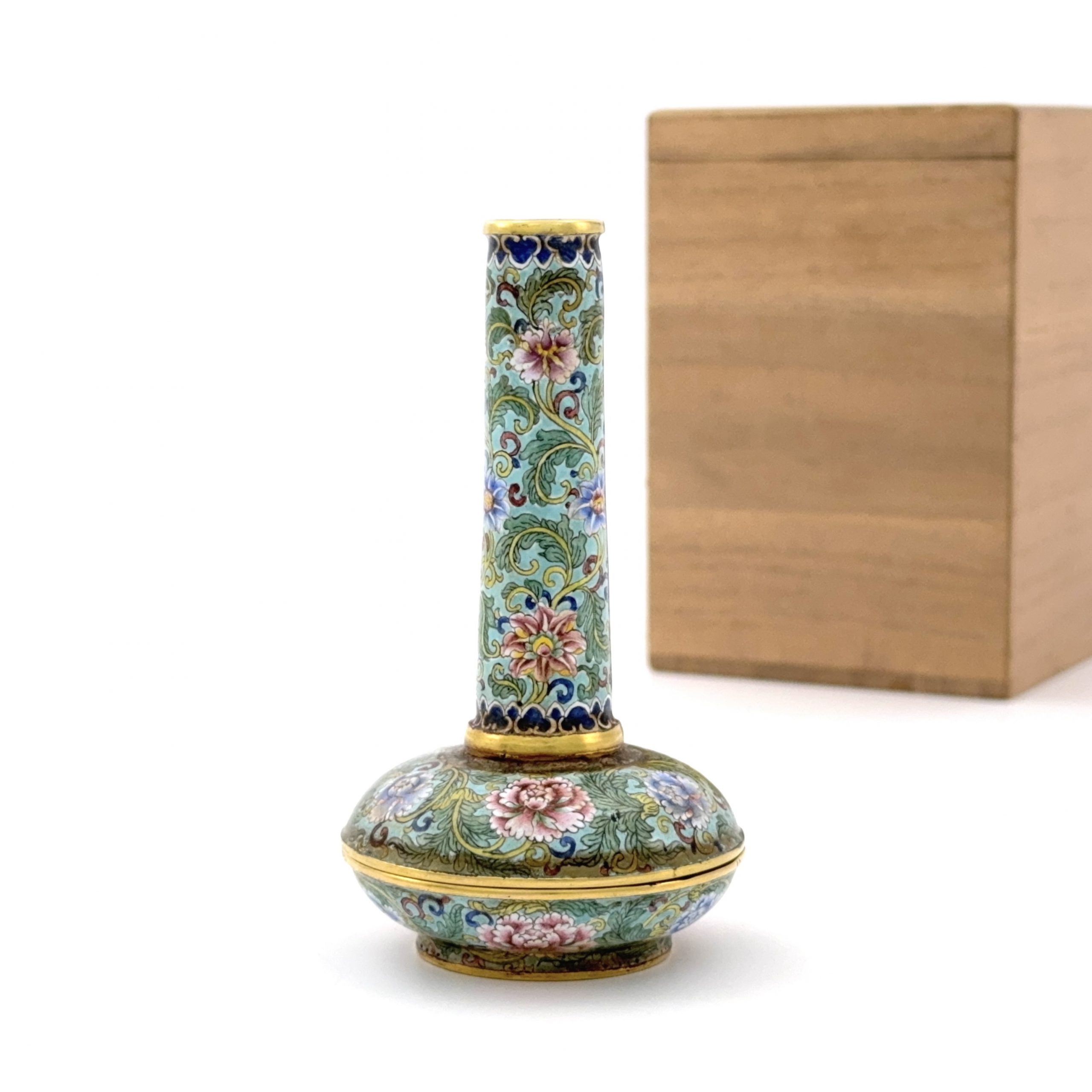 35159	「雍正年製」款 銅琺瑯彩 花紋 蓋瓶