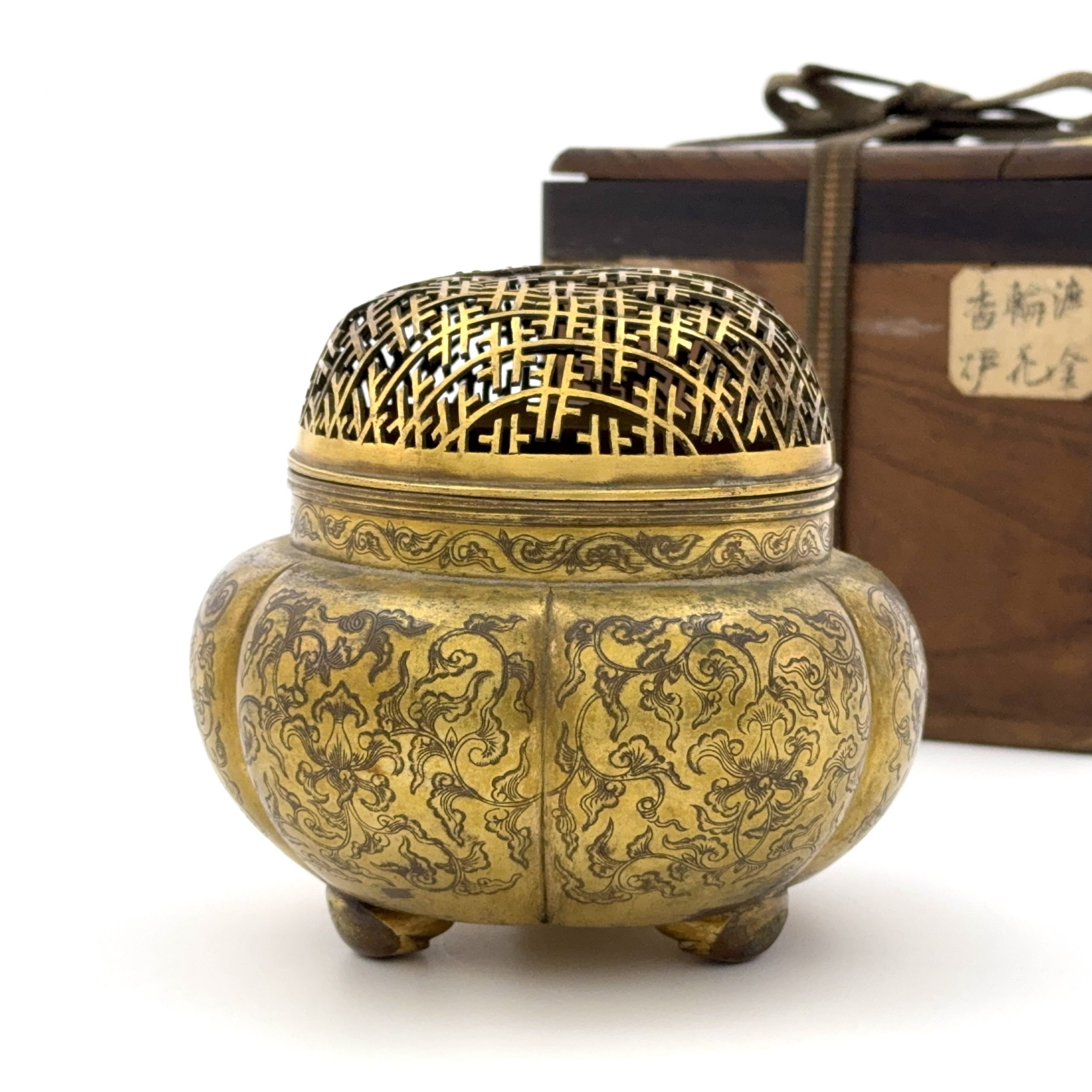 35169	清 銅鎏金 刻花紋 三足蓋爐