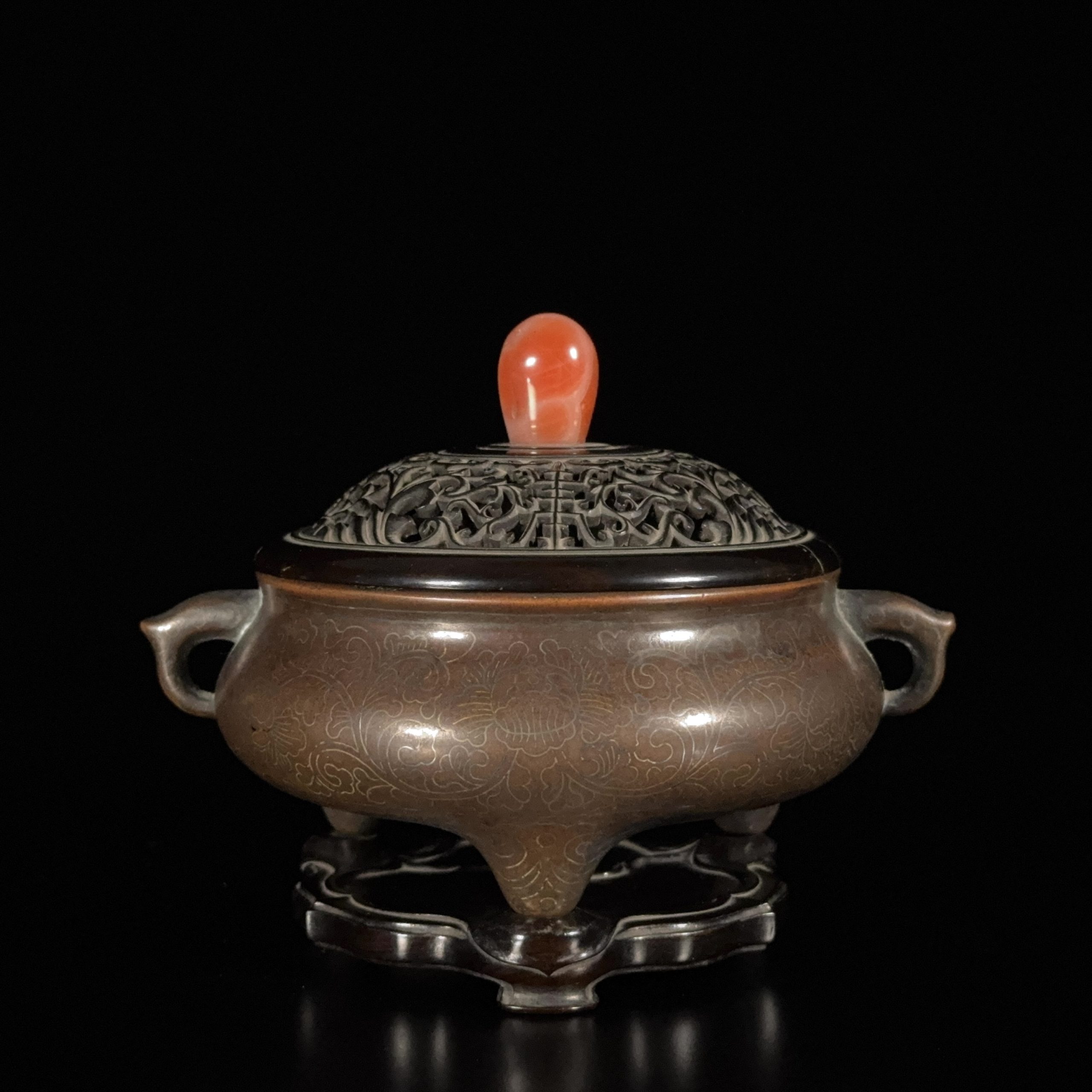 35170	明「石叟」「大明宣徳年製」款 銅錯金銀 花紋 壓経耳爐