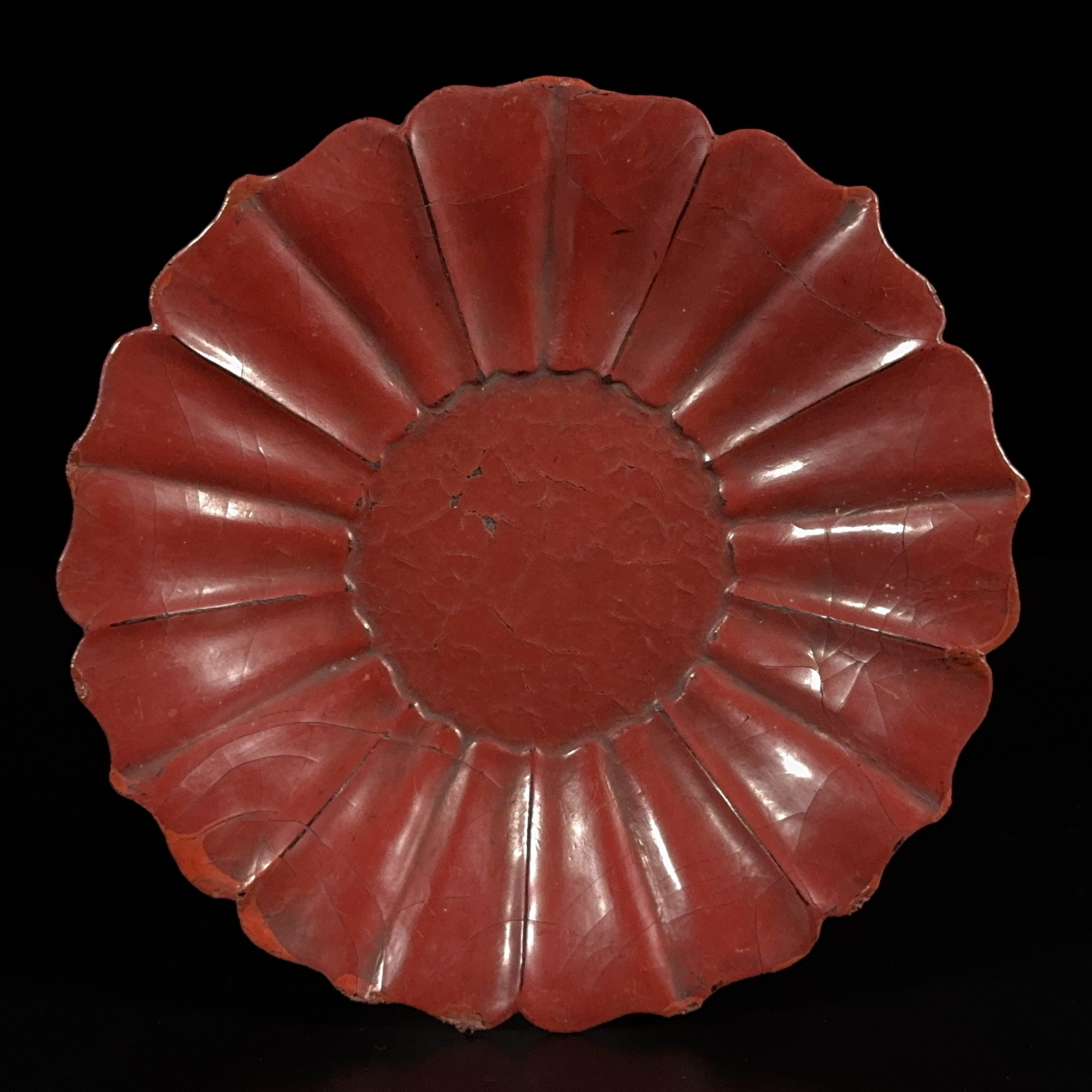 35177	南宋/元「新洛甲戍」朱漆 輪花盤