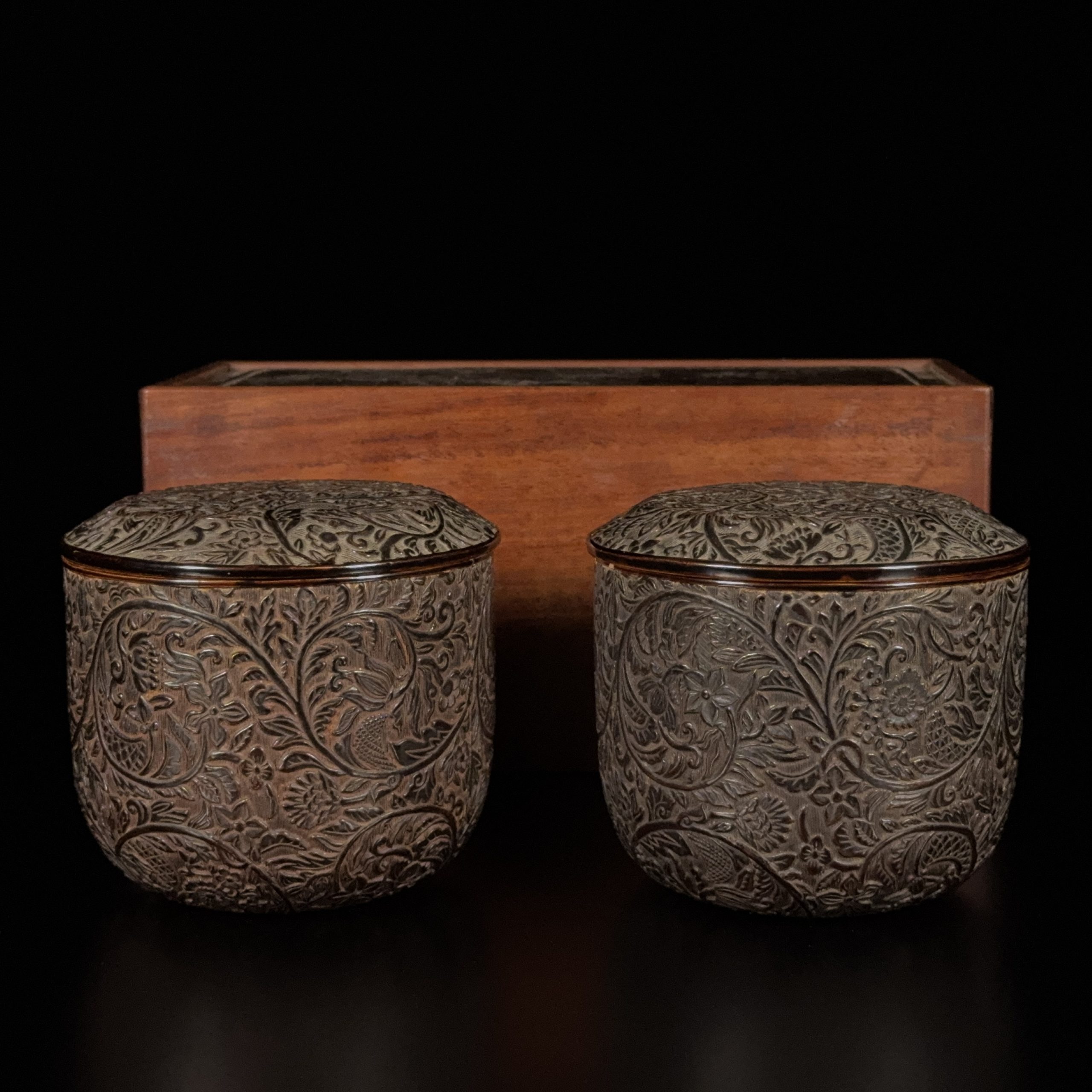 35187	木雕黒漆 囲棋盒 一対