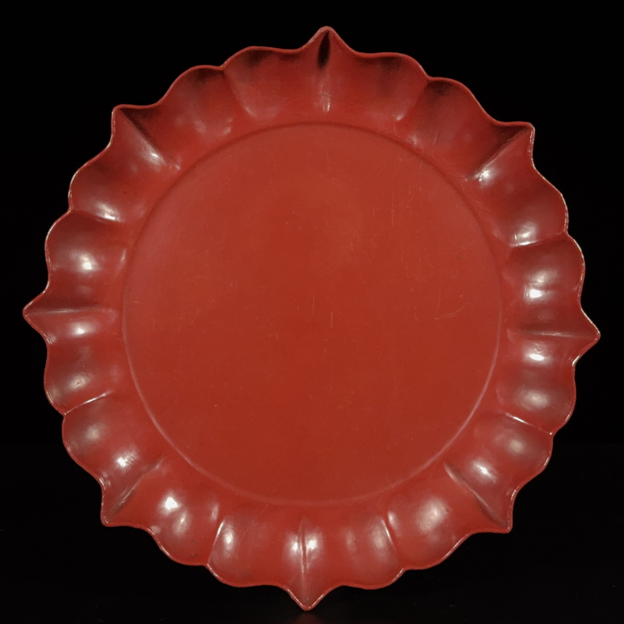 35189	元/明 朱漆 輪花盤