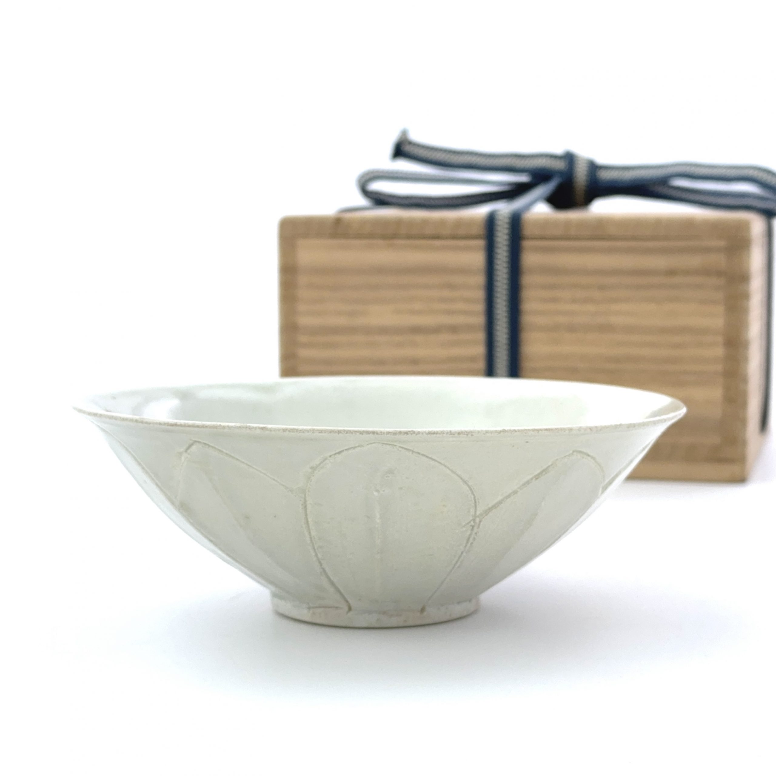 35026	南宋 青白磁 蓮弁紋 碗   Lot1～53秦峰男収蔵品