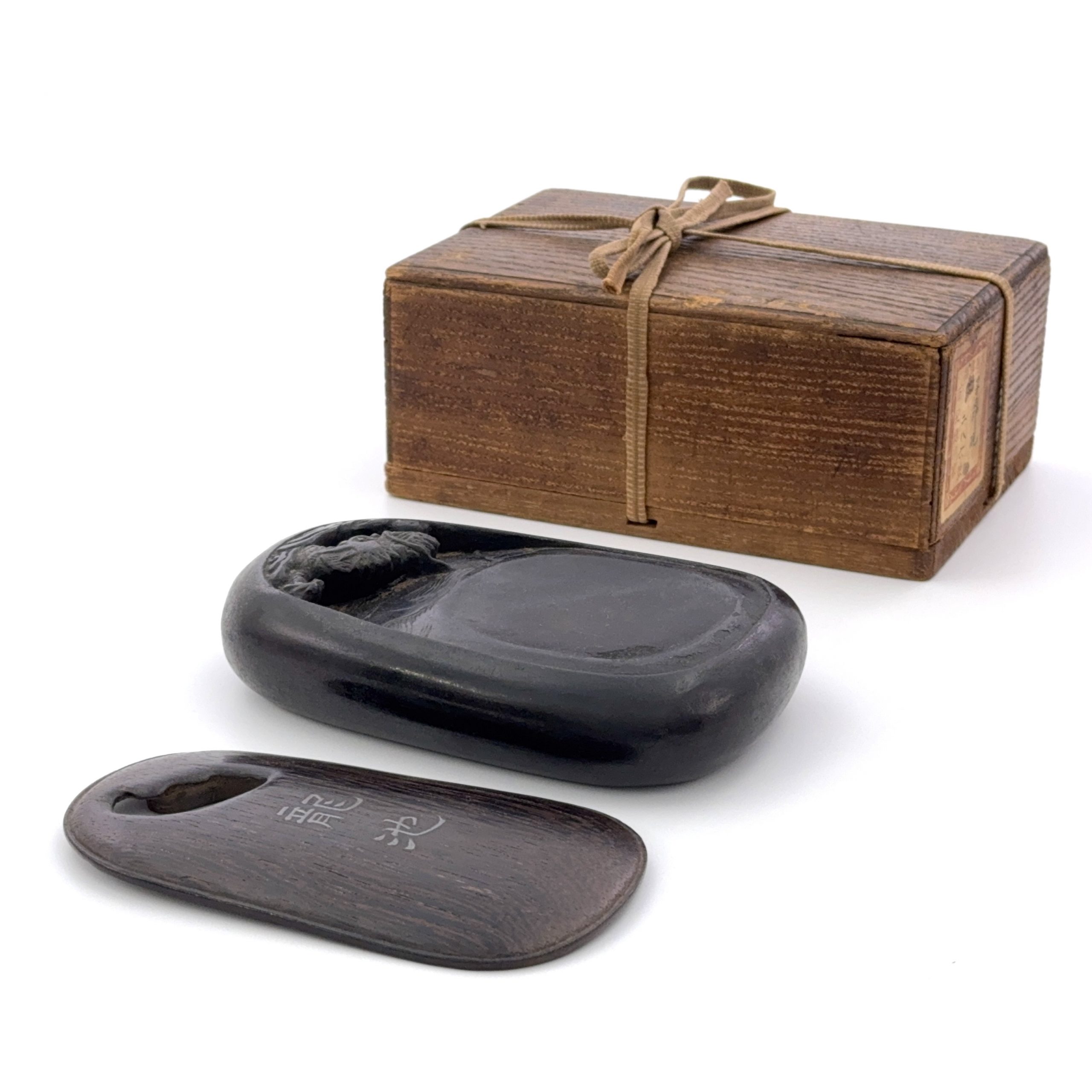 35030	「子昴」款 端渓「龍池」硯  Lot1～53秦峰男収蔵品