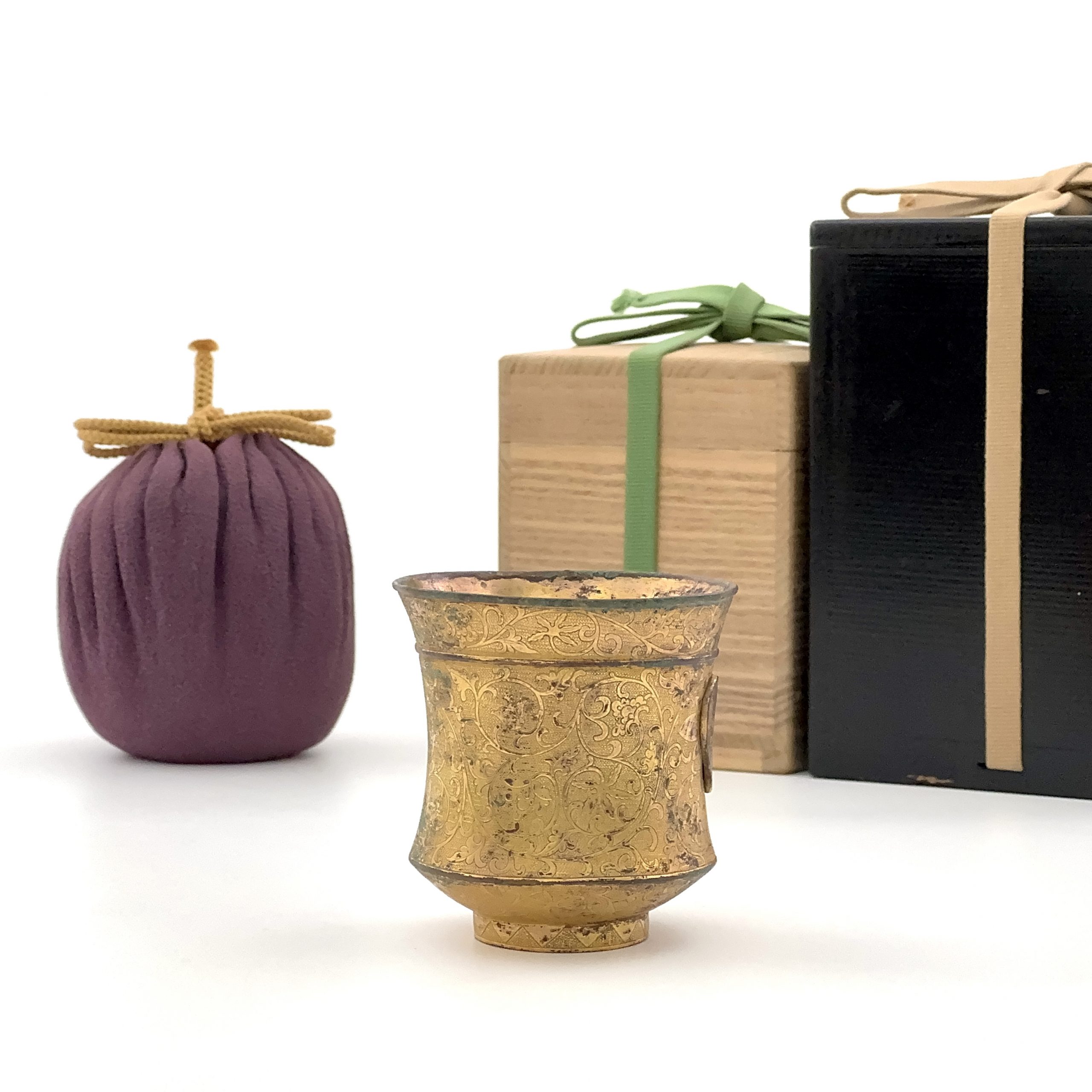 35042	唐 青銅鎏金 刻花紋 杯  Lot1～53秦峰男収蔵品