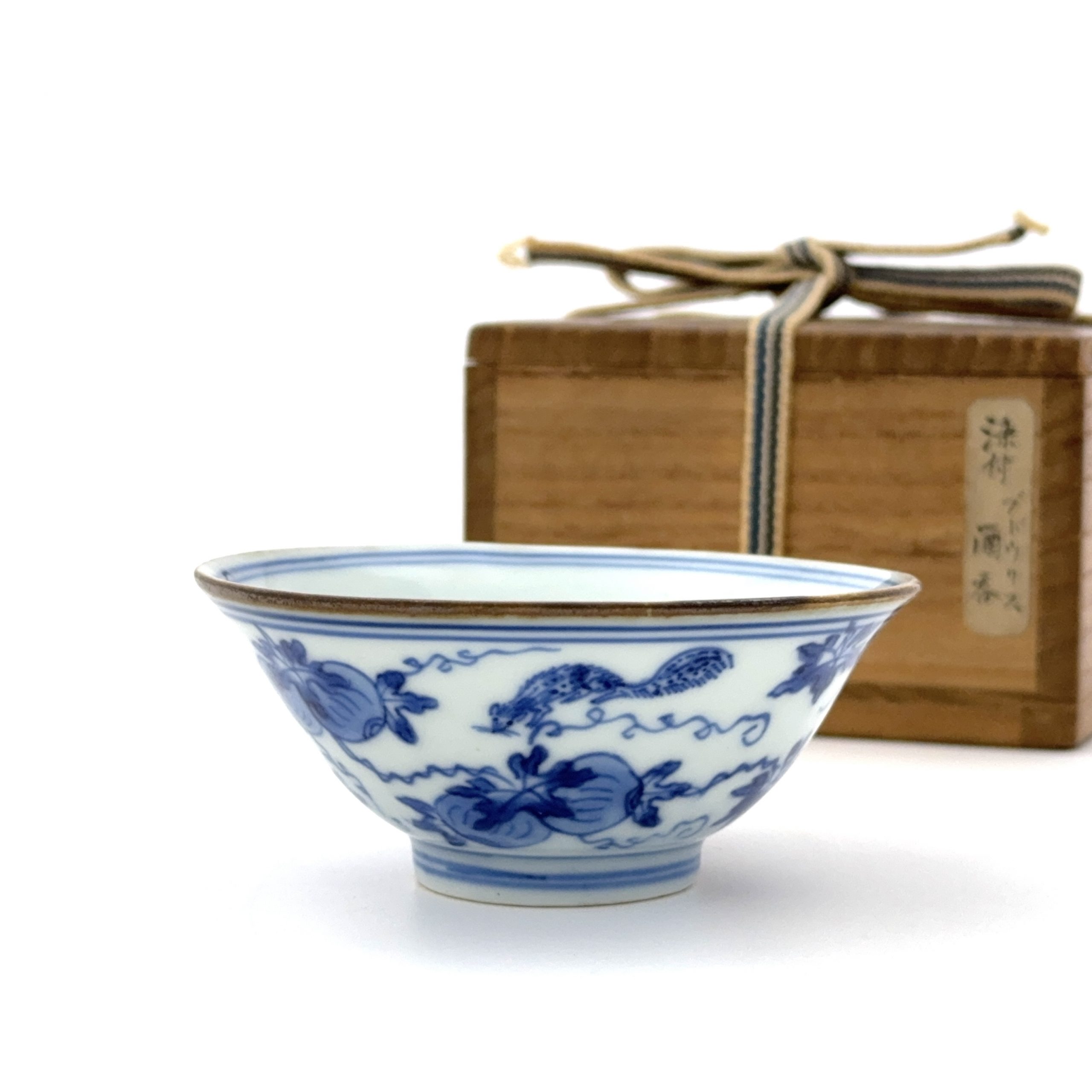 35057	清早期 青花 葡萄松鼠図 杯