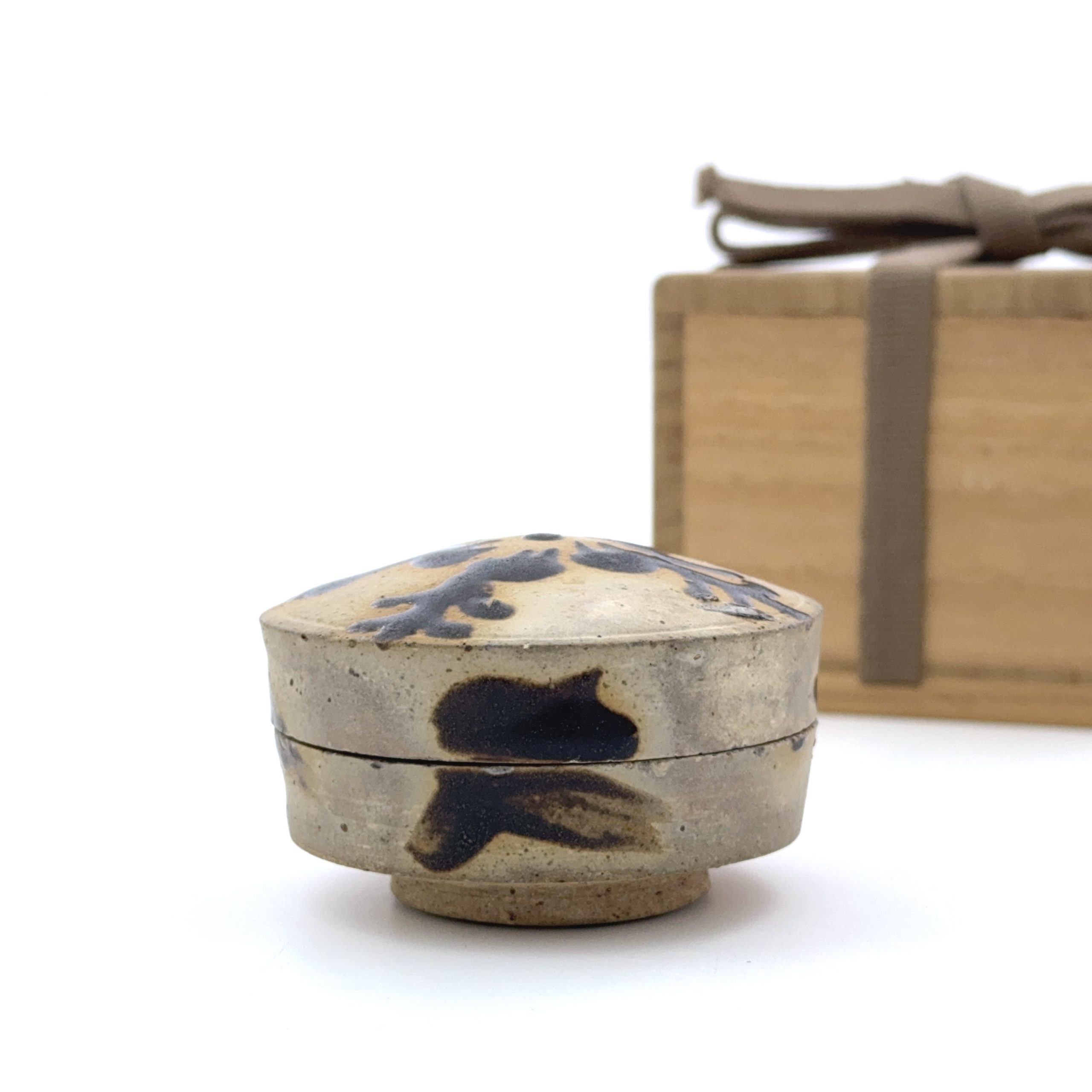 35006	宋 磁州窯 花紋 蓋盒  Lot1～53秦峰男収蔵品