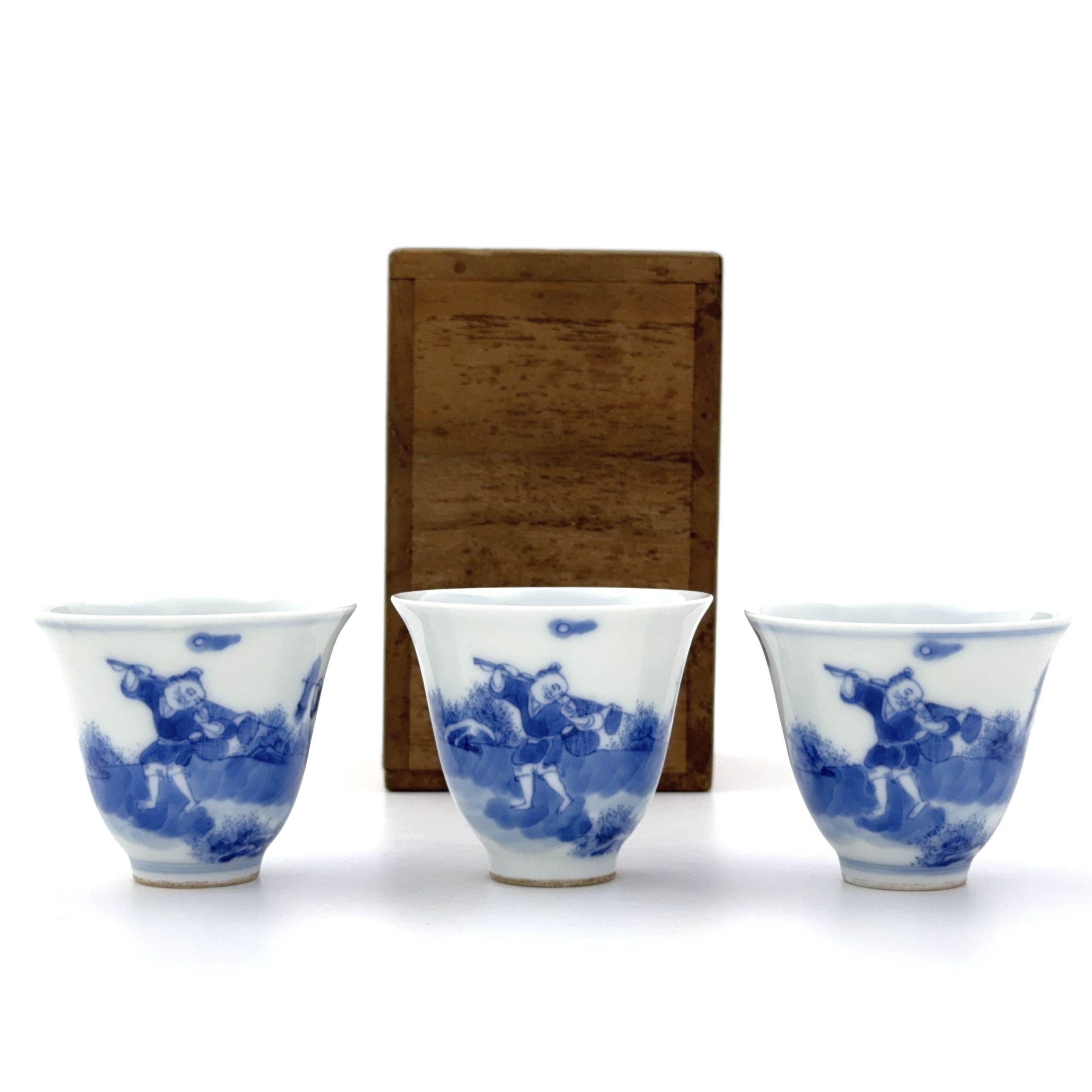 35066	清「杏林春宴」款 青花 山水人物図 杯③