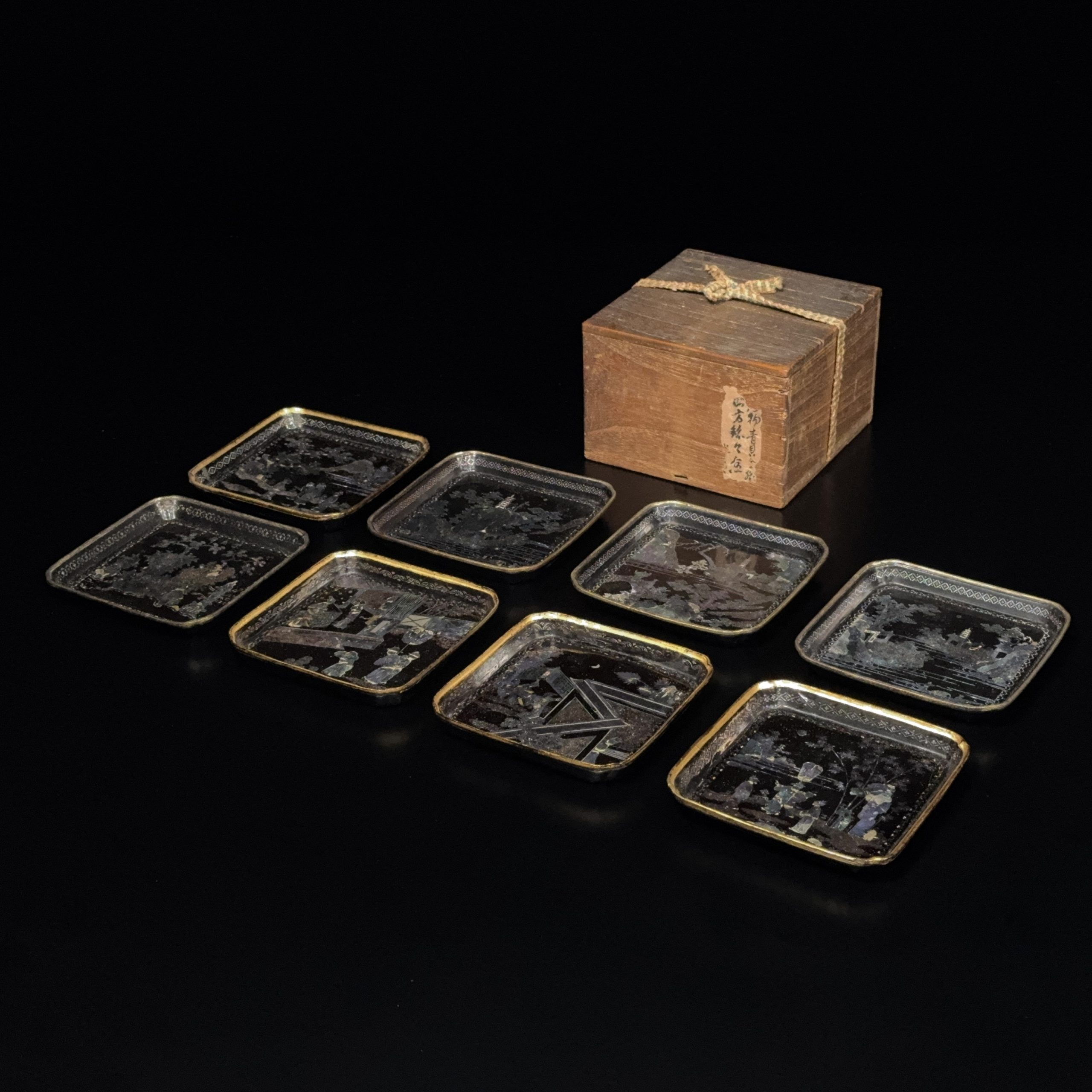 35194	清初 黒漆嵌螺鈿変絵 山水紋 方盤⑧