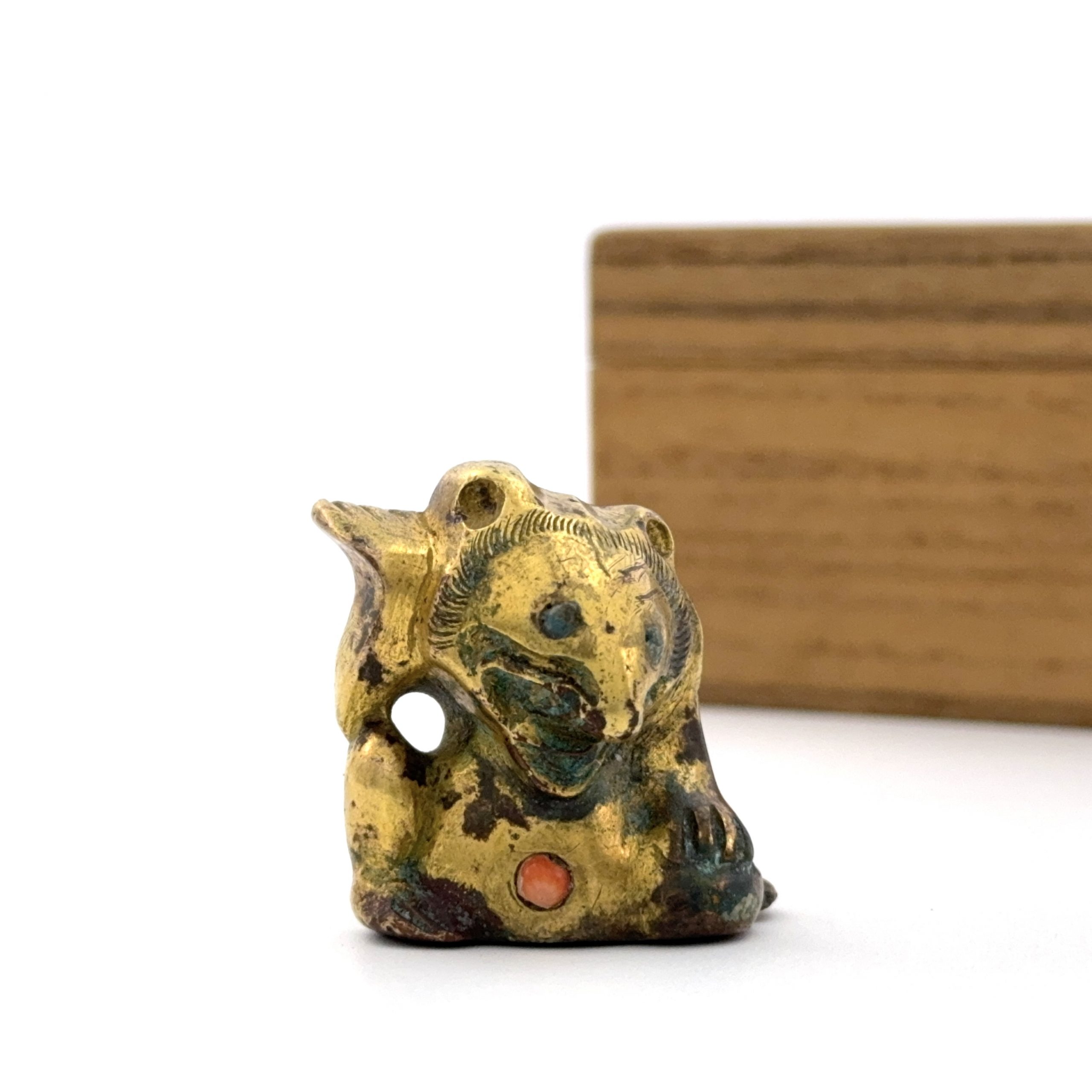 35201	青銅鎏金 熊