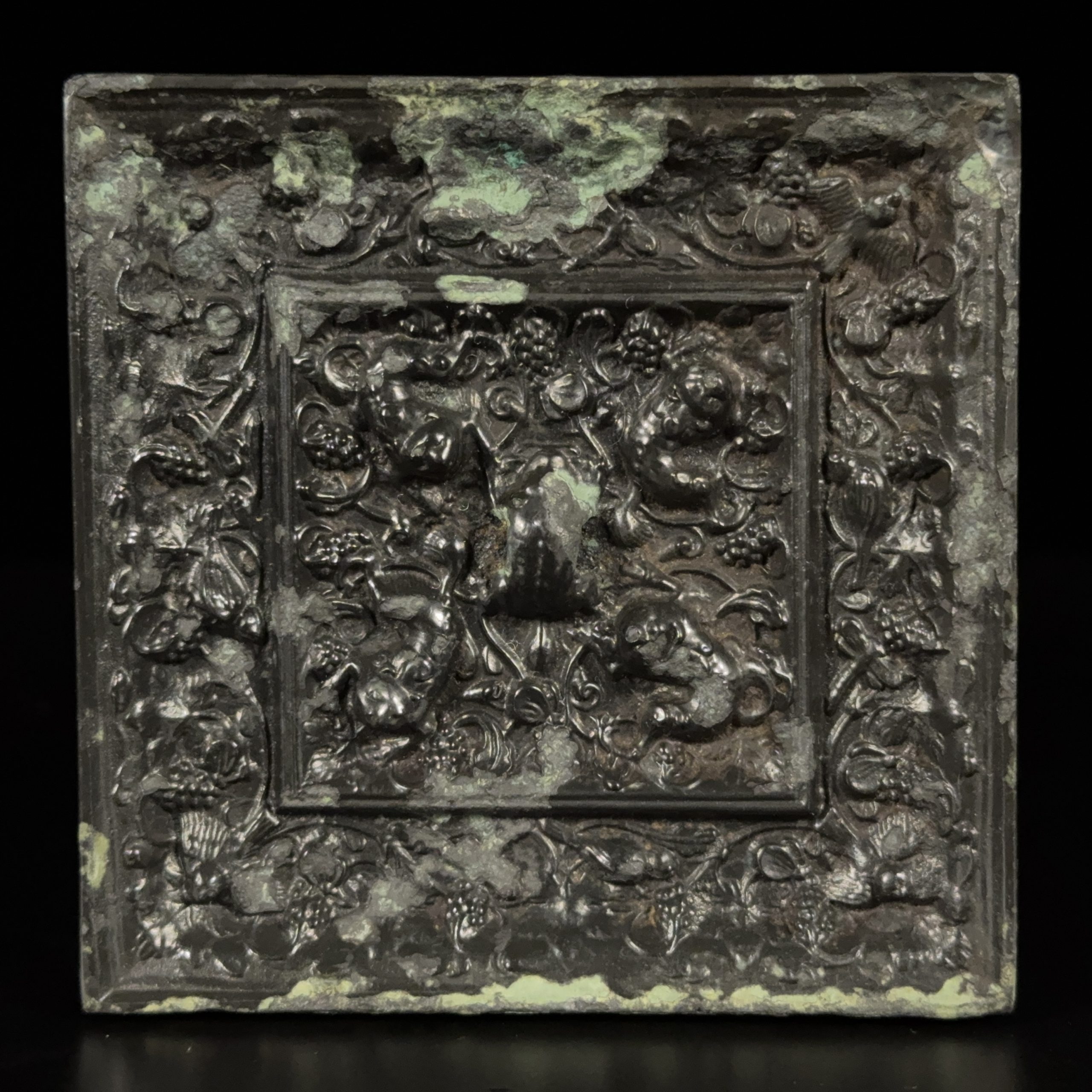 35208	唐 海獣葡萄方鏡