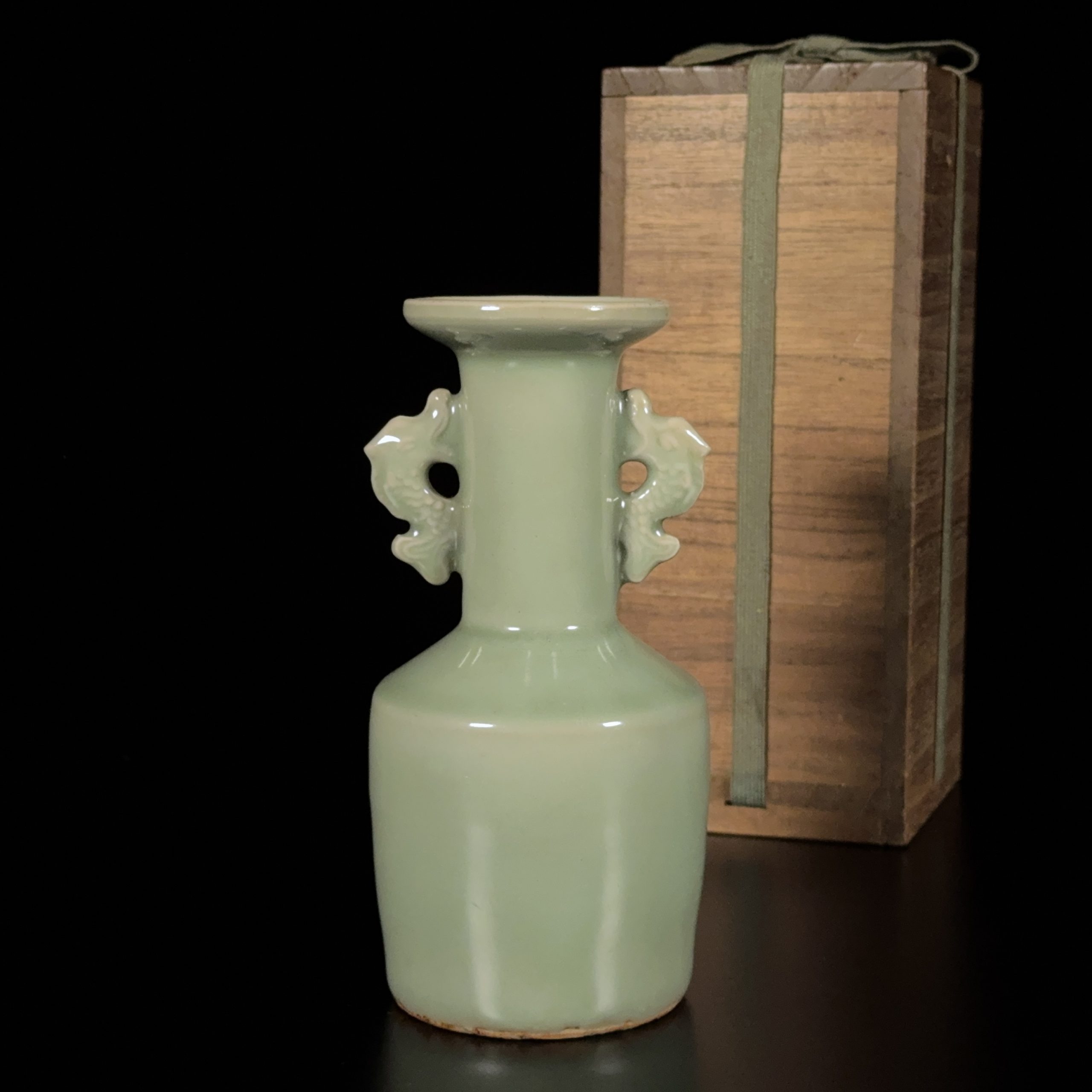 35212	南宋/元 龍泉窯 龍耳瓶