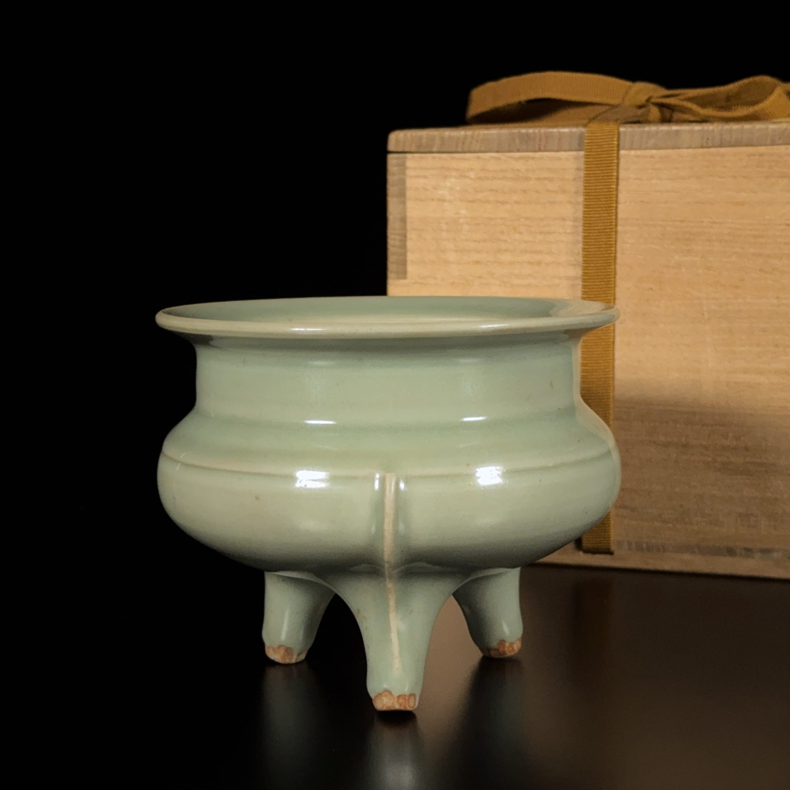 35213	南宋/元 龍泉窯 鬲式爐