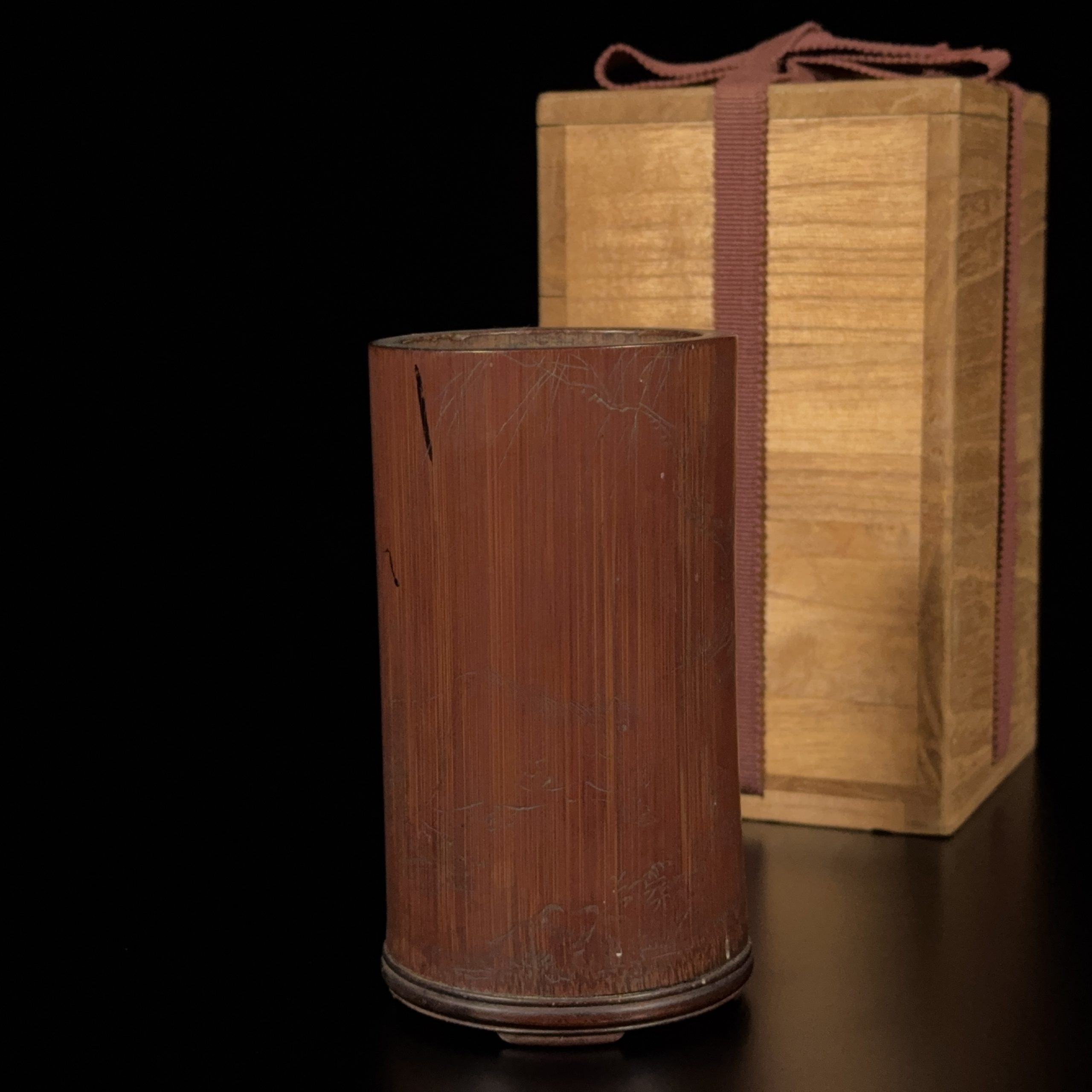 35238	「嘉慶～廷済」款 竹刻 馬詩文紋 筆筒