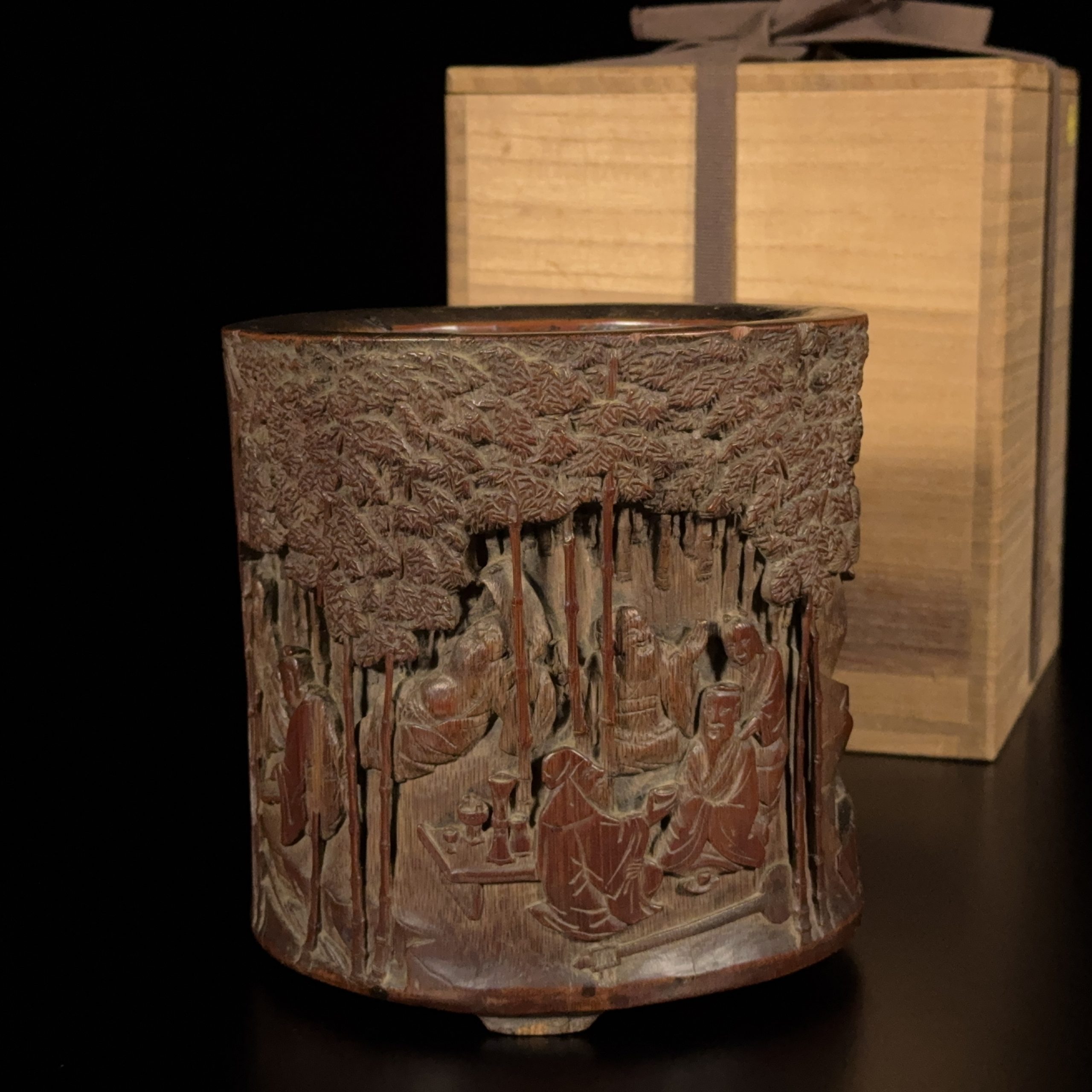 35239	在銘 竹雕 竹林人物紋 筆筒